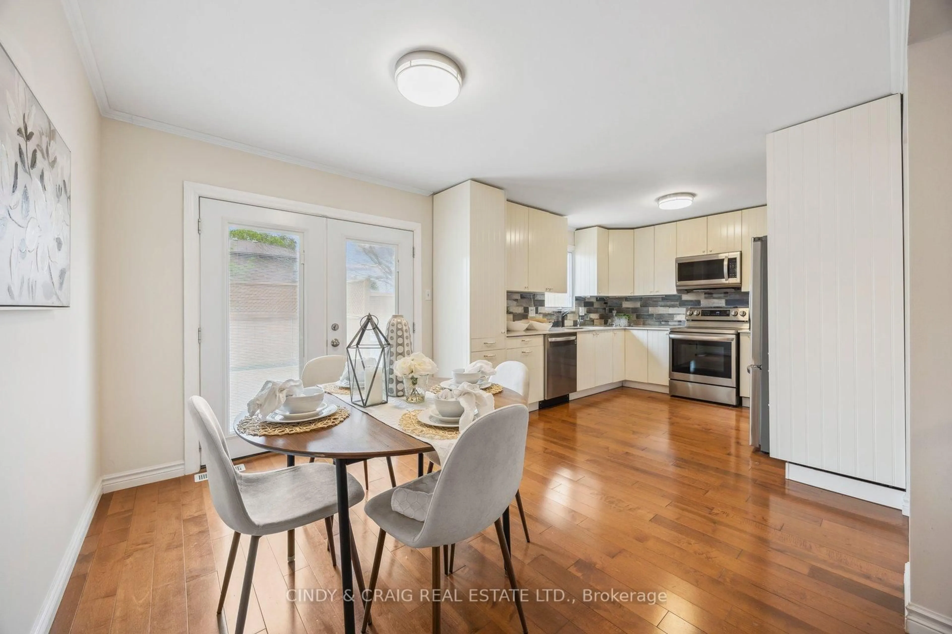 Open concept kitchen, unknown for 324 Victoria Ave, Kawartha Lakes Ontario K9V 5T7