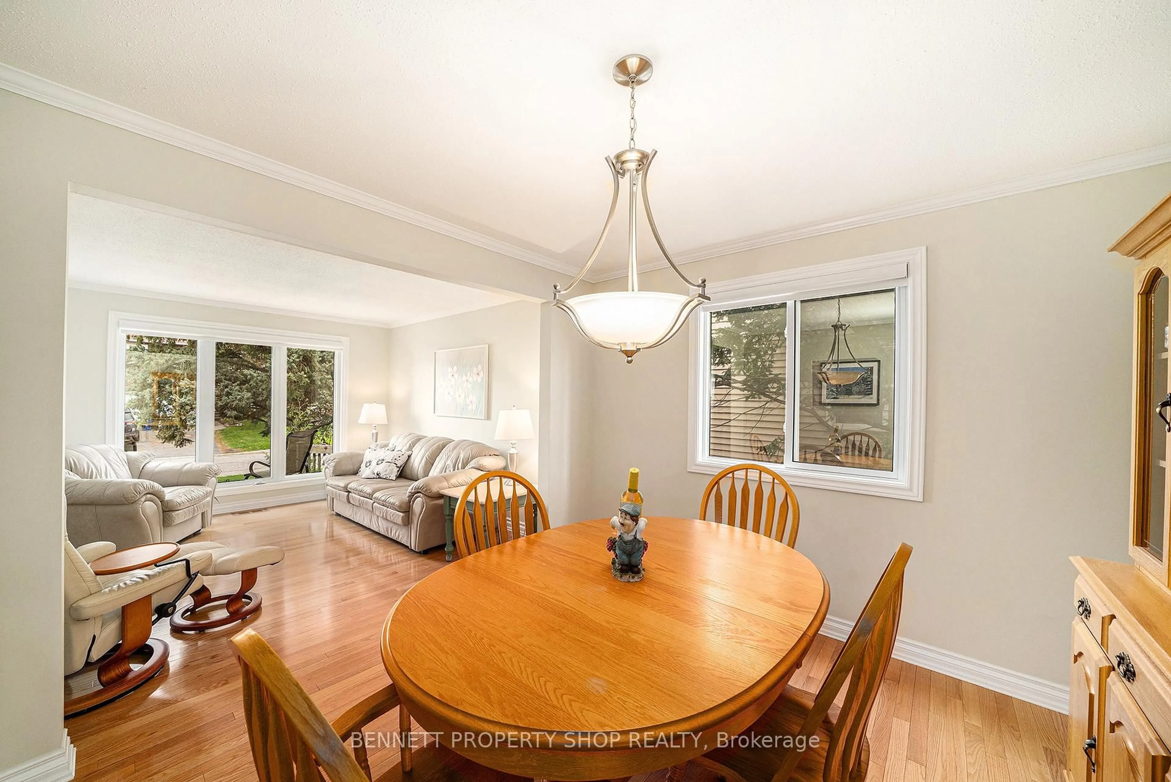 Dining room, wood/laminate floor for 437 Rougemount Cres, Orleans Ontario K4A 2Z1
