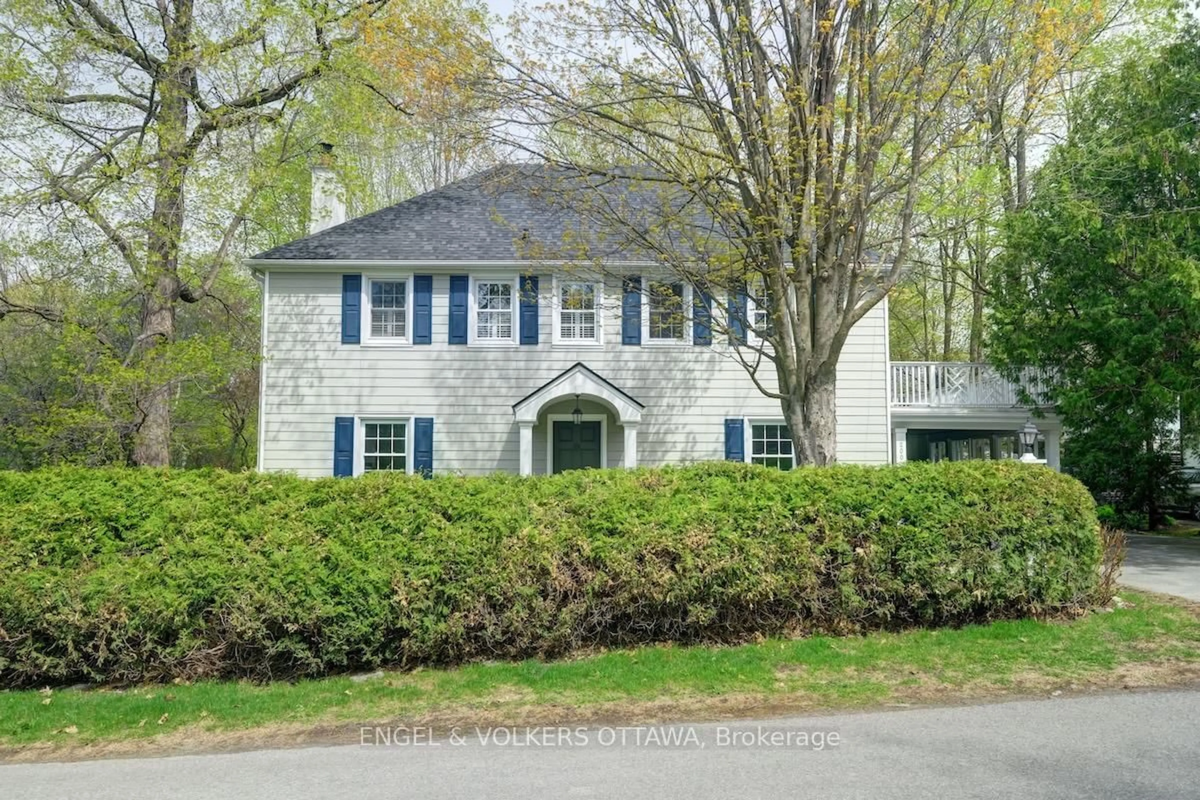 Unknown for 200 Howick St, Ottawa Ontario K1M 0G8