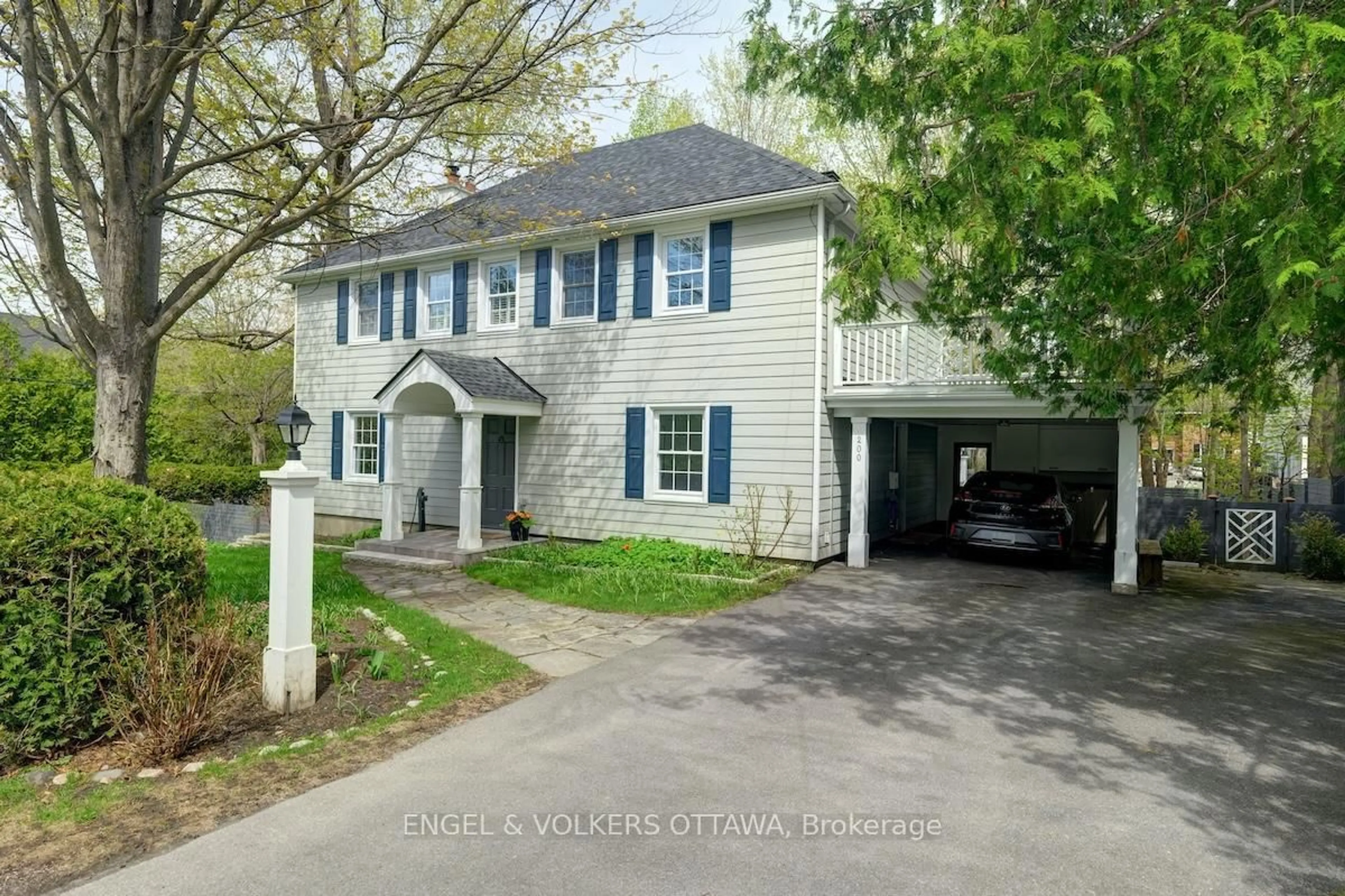 Unknown for 200 Howick St, Ottawa Ontario K1M 0G8