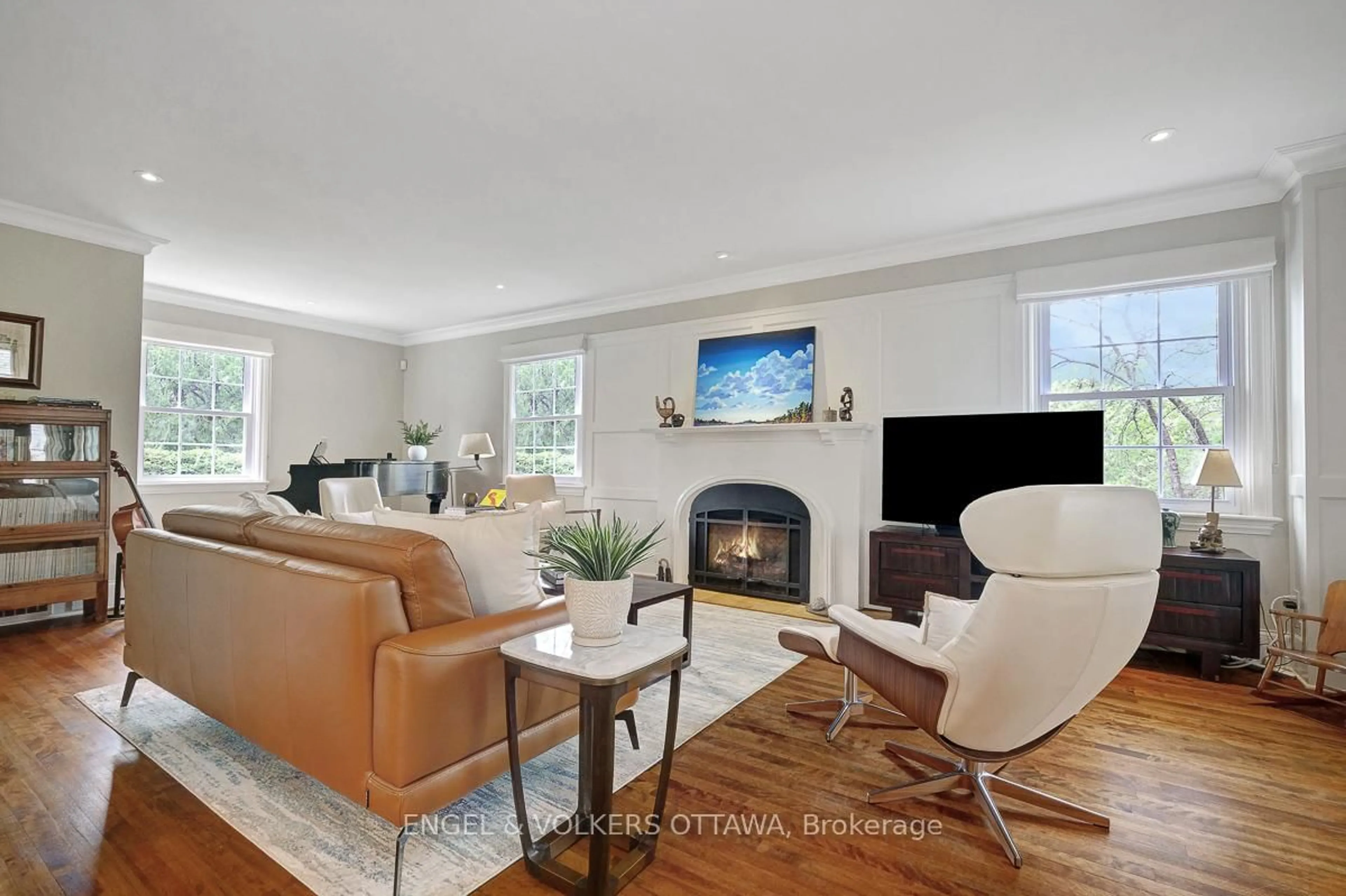 Living room with furniture, unknown for 200 Howick St, Ottawa Ontario K1M 0G8