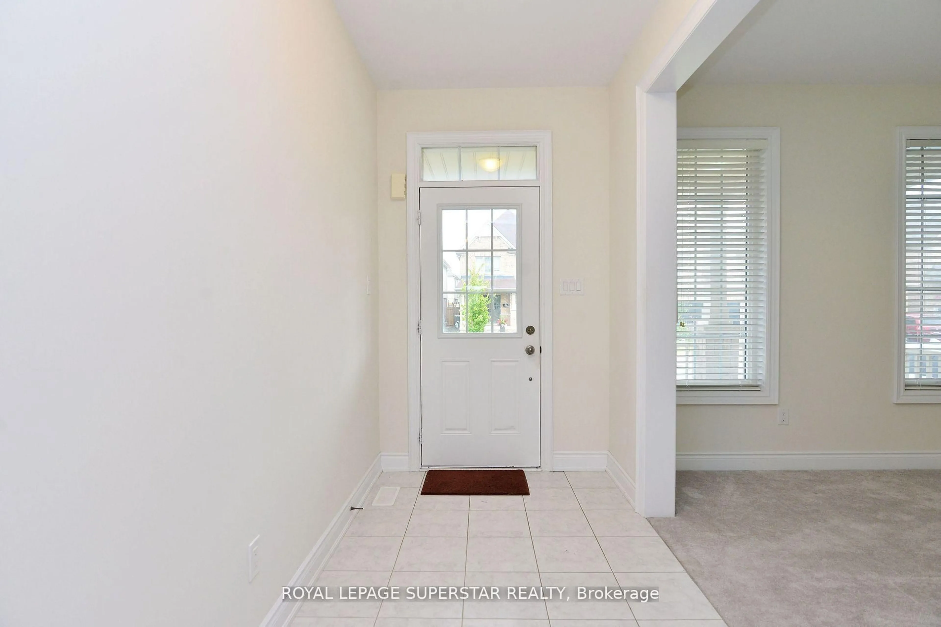 Indoor entryway for 7724 Black Maple Dr, Niagara Falls Ontario L2H 0N7