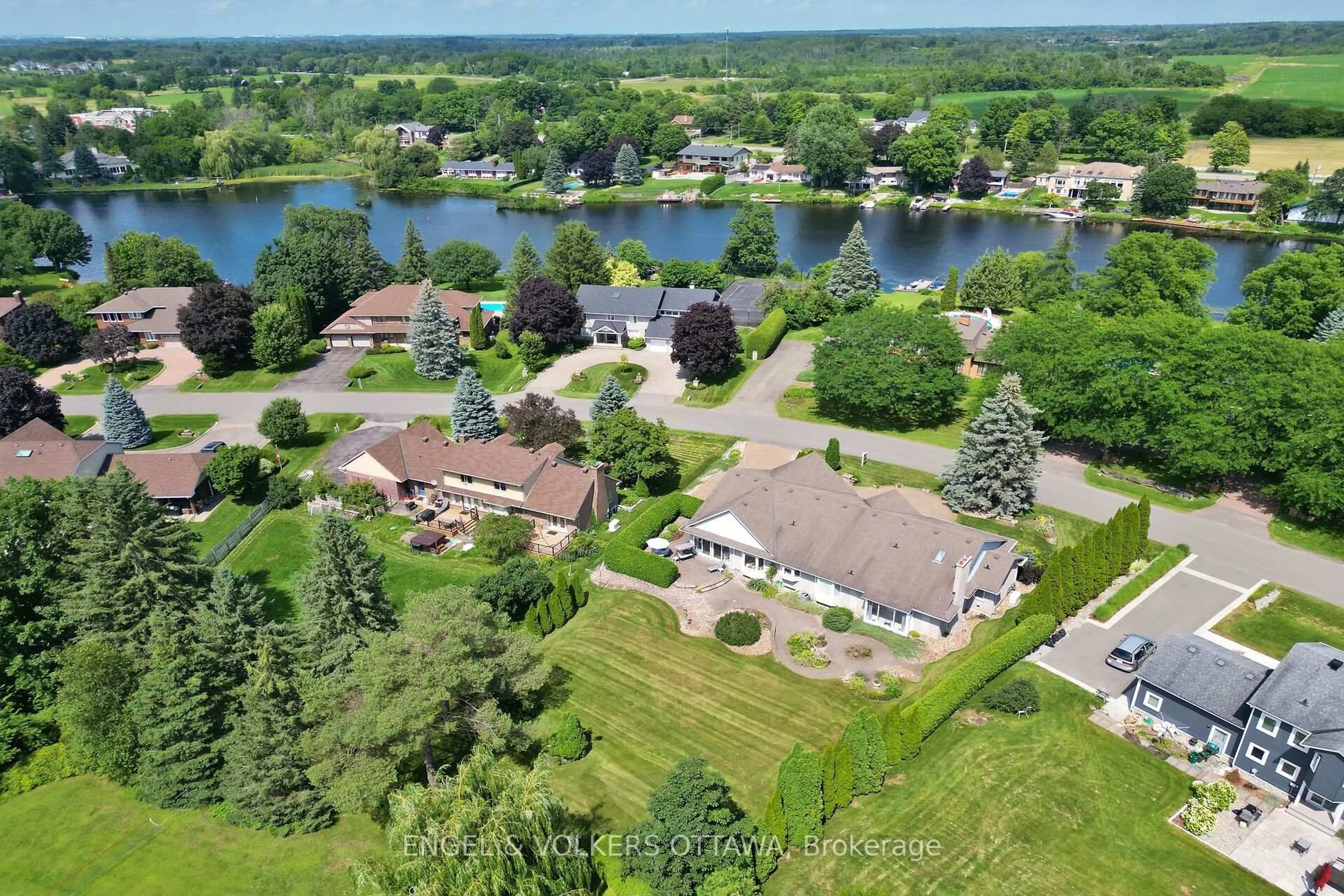 A pic from outside/outdoor area/front of a property/back of a property/a pic from drone, water/lake/river/ocean view for 5544 SOUTH ISLAND PARK Dr, Ottawa Ontario K4M 1J2