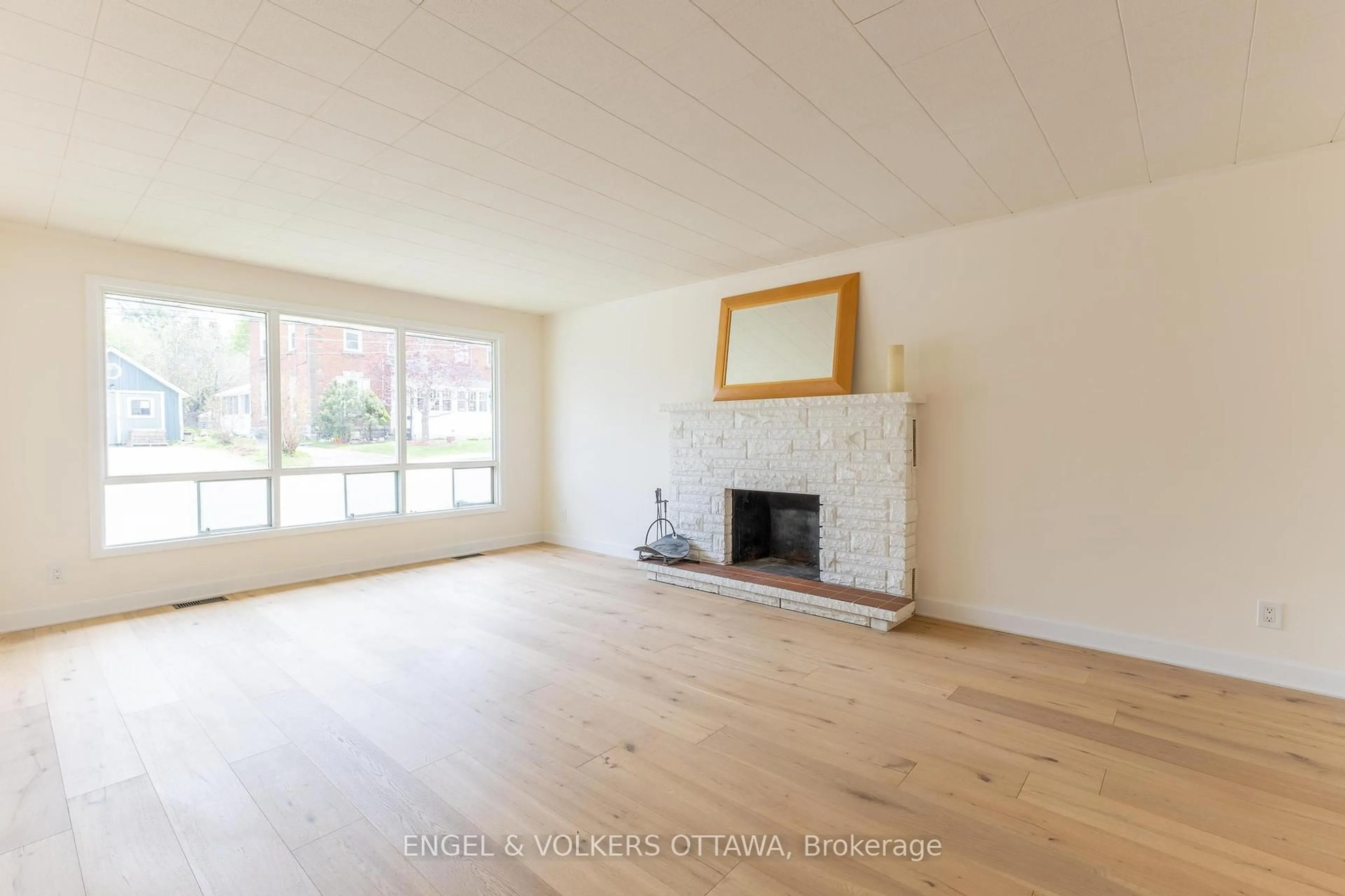 A pic of a room for 89 Munro St, Carleton Place Ontario K7C 1H6