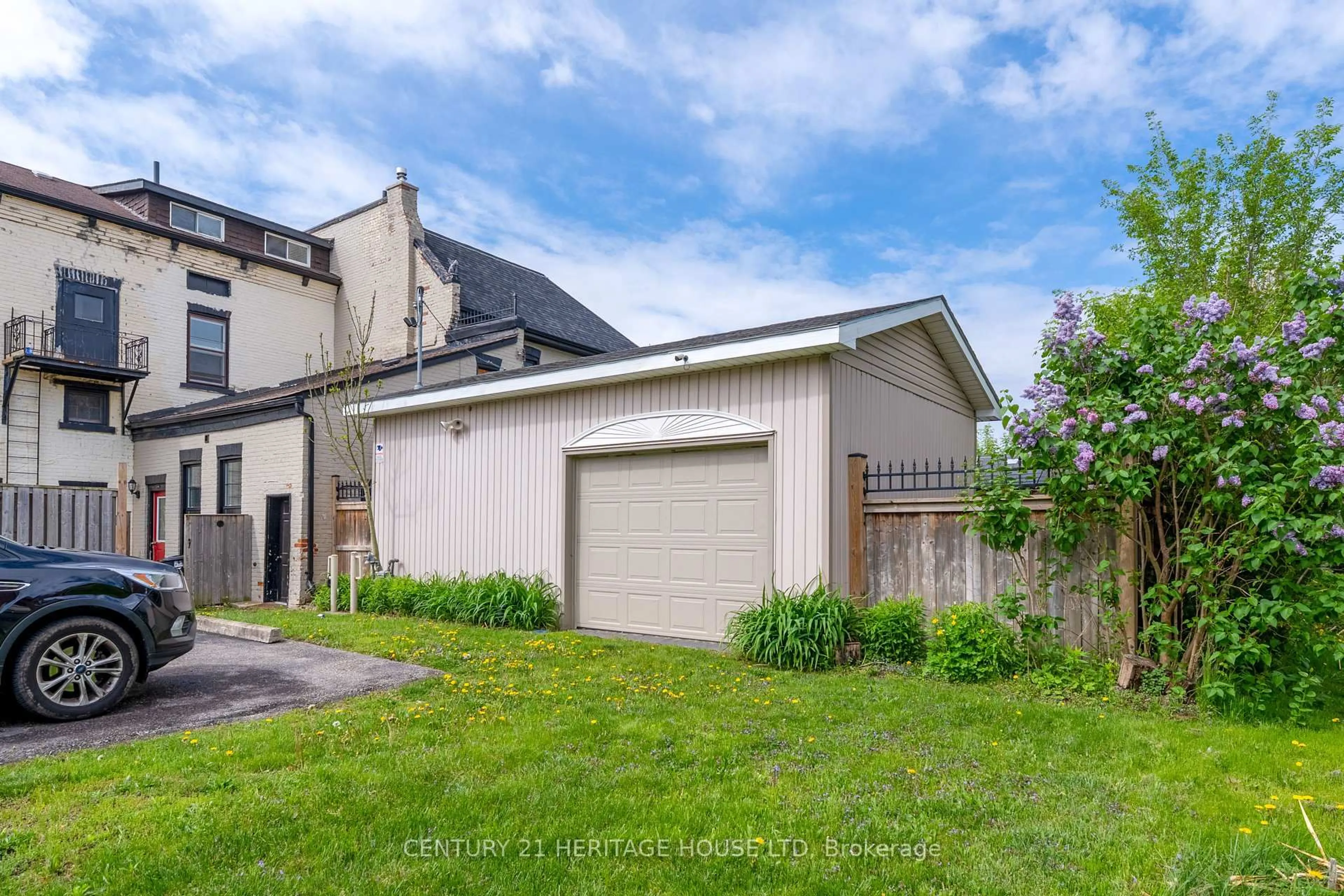 Unknown for 220 Nelson St, Brant Ontario N3S 4C1