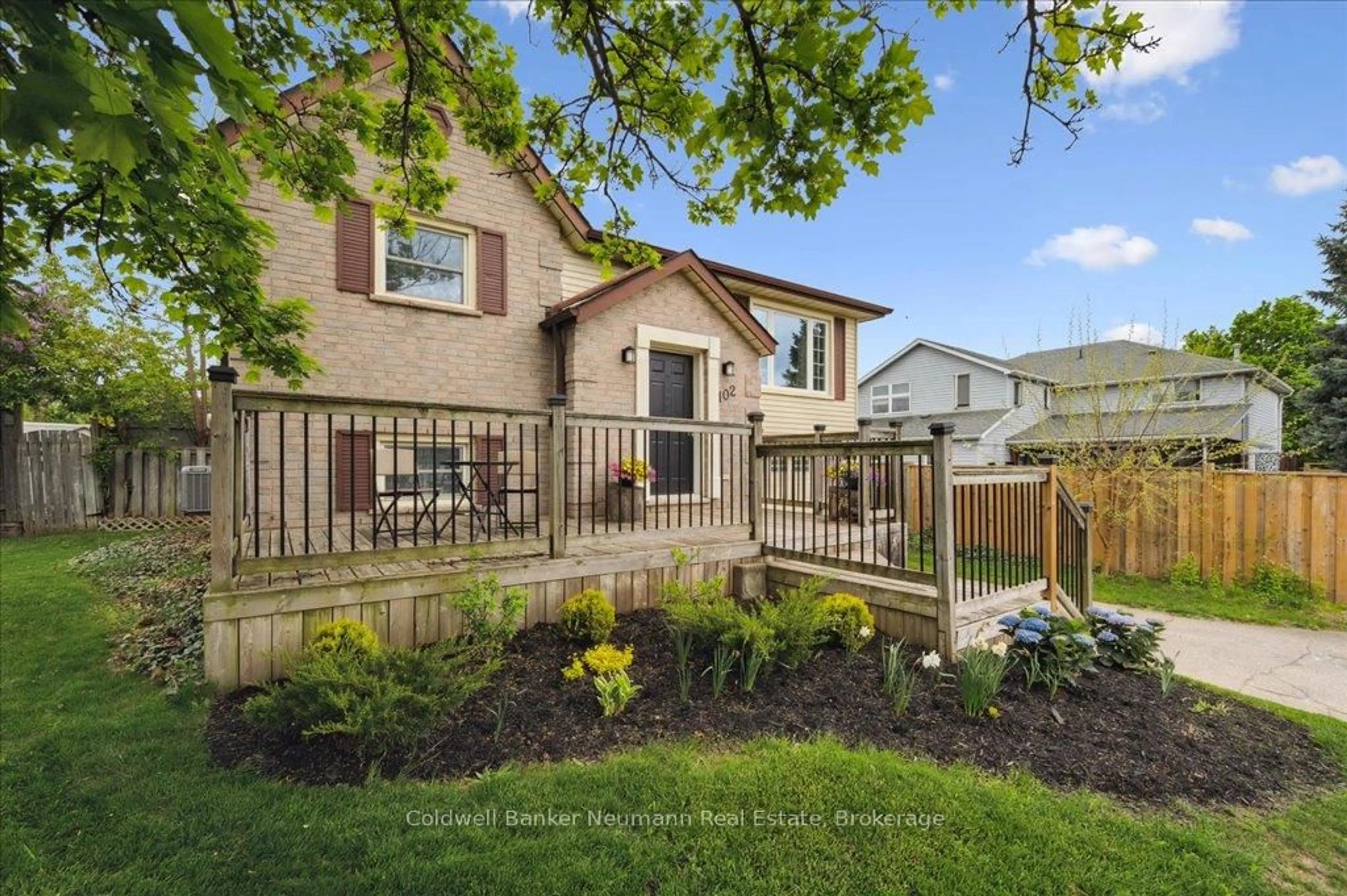 Unknown for 102 Barnicke Dr, Cambridge Ontario N3C 3M4