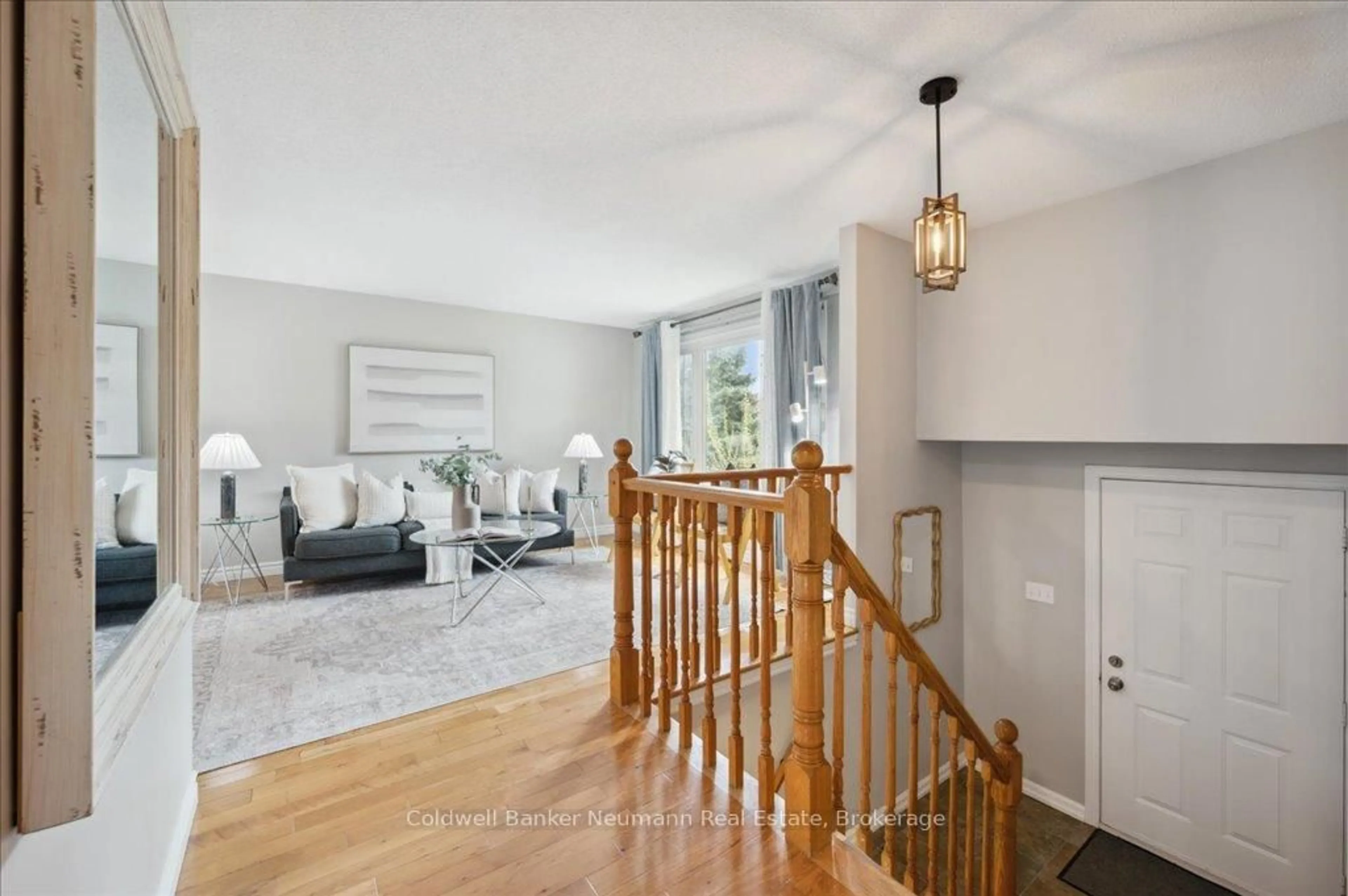 Indoor entryway for 102 Barnicke Dr, Cambridge Ontario N3C 3M4