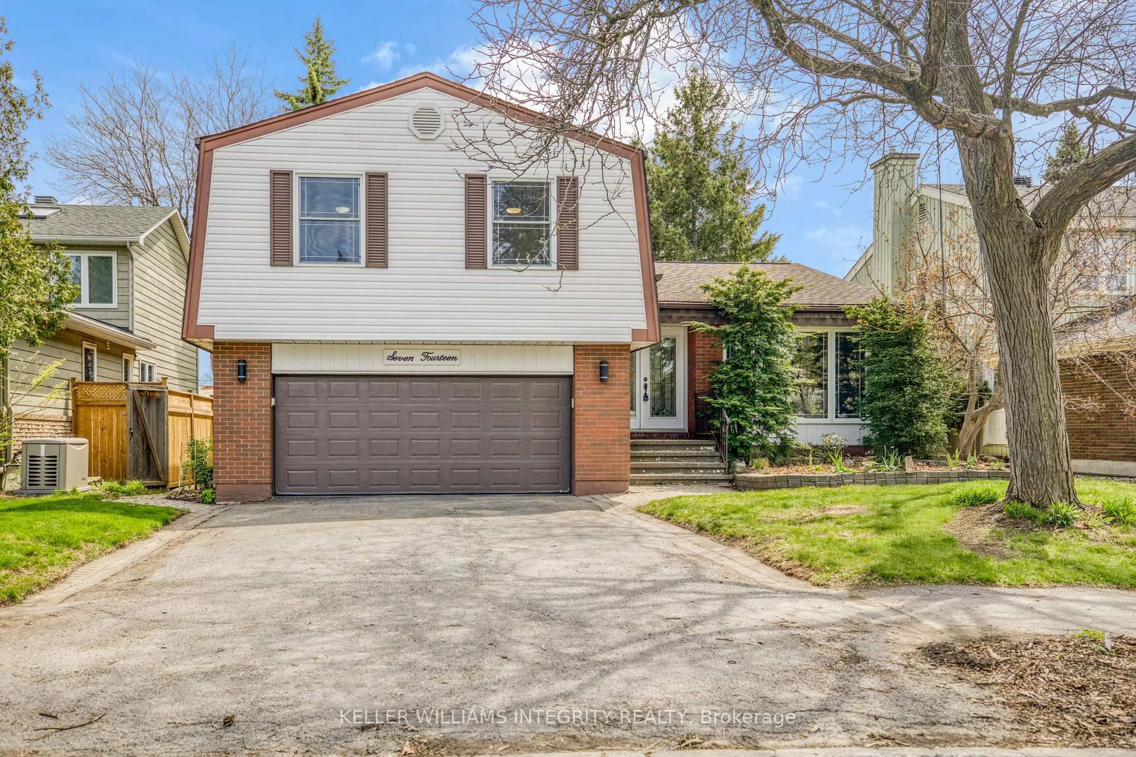 Home with vinyl exterior material, street for 714 Mooneys Bay Pl, Ottawa Ontario K1V 9R2