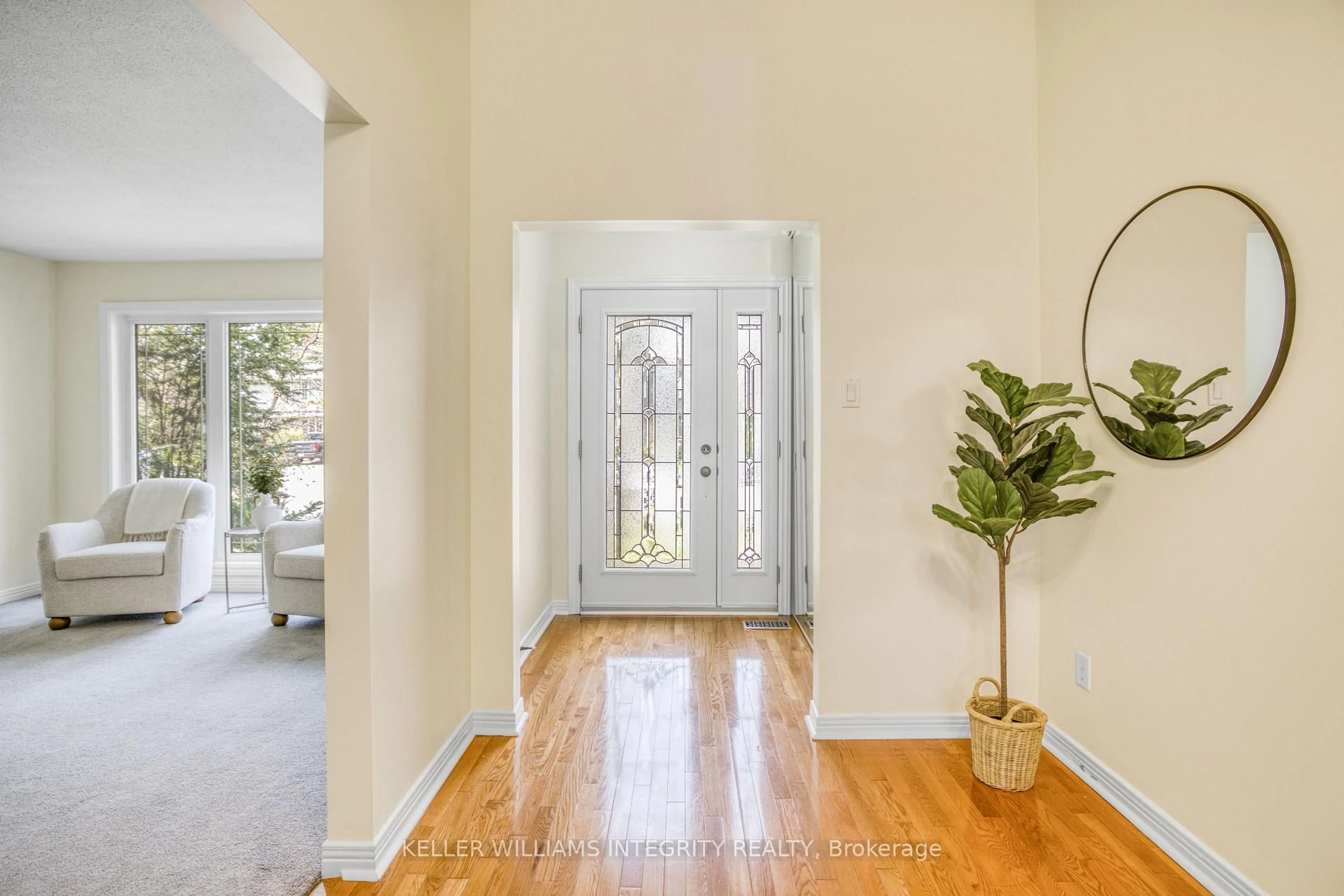 Indoor entryway for 714 Mooneys Bay Pl, Ottawa Ontario K1V 9R2
