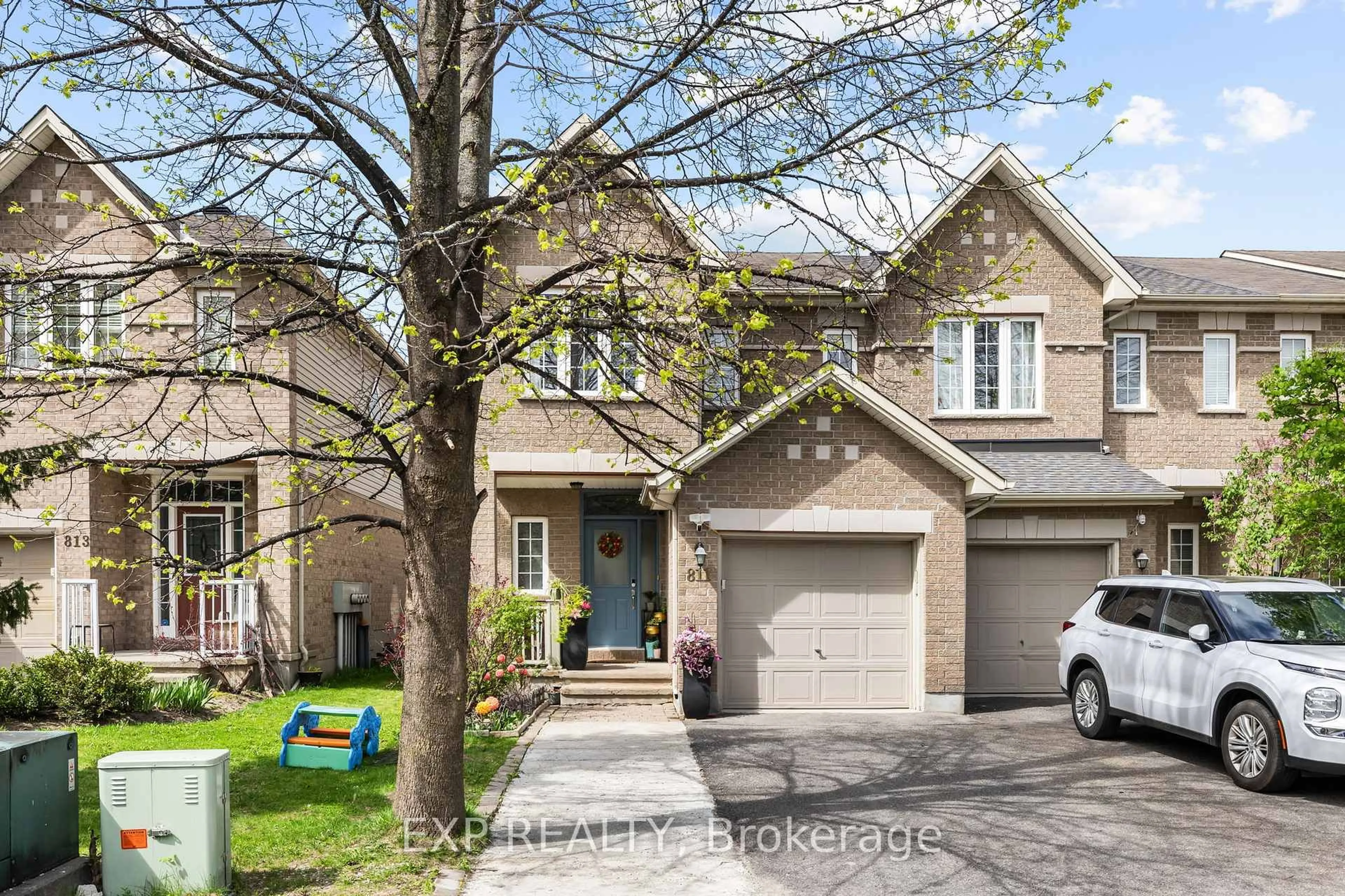 Home with brick exterior material, street for 811 Schooner Cres, Ottawa Ontario K1V 1Y8