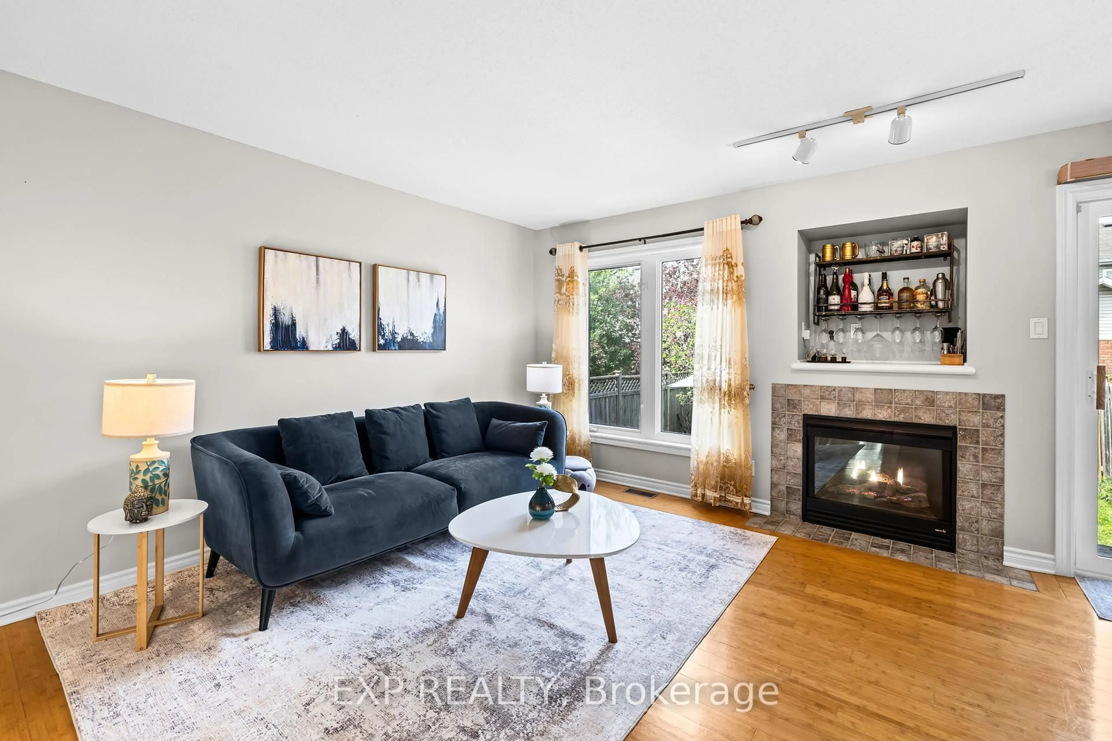 Living room with furniture, unknown for 811 Schooner Cres, Ottawa Ontario K1V 1Y8