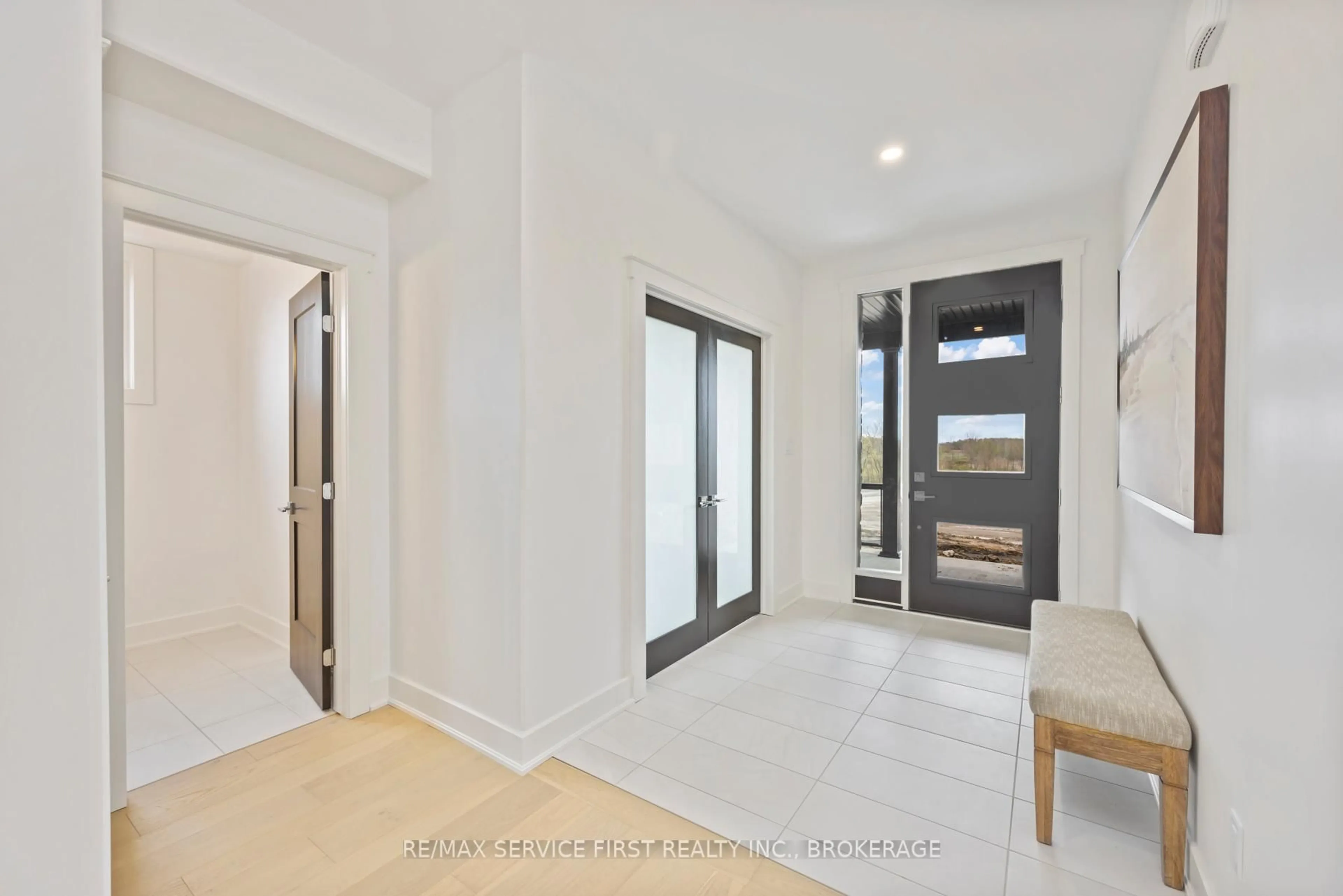 Indoor entryway for 1700 Monica Dr, Kingston Ontario K7P 0T1