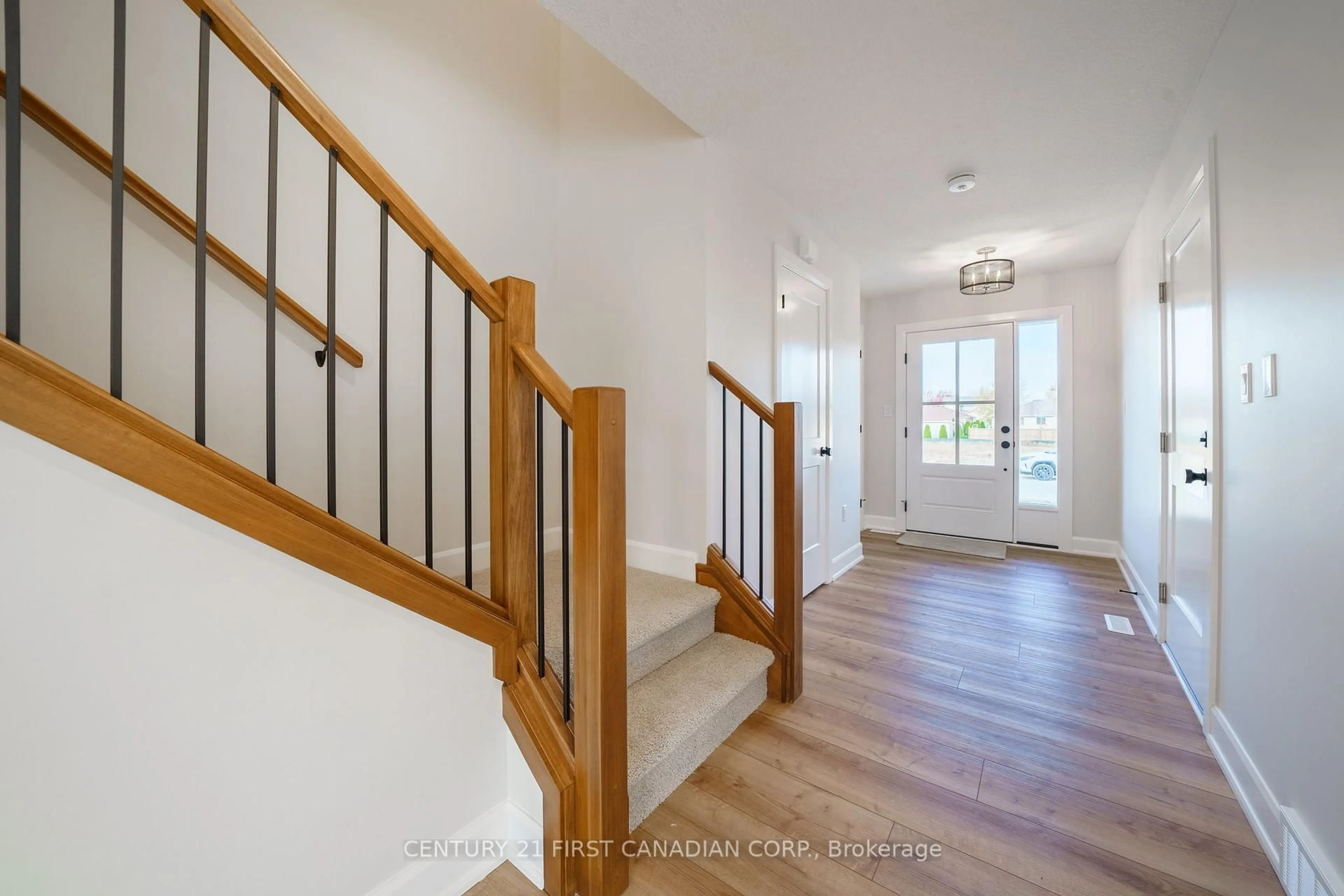 Indoor entryway for 27 Postma Cres, North Middlesex Ontario N0M 1A0