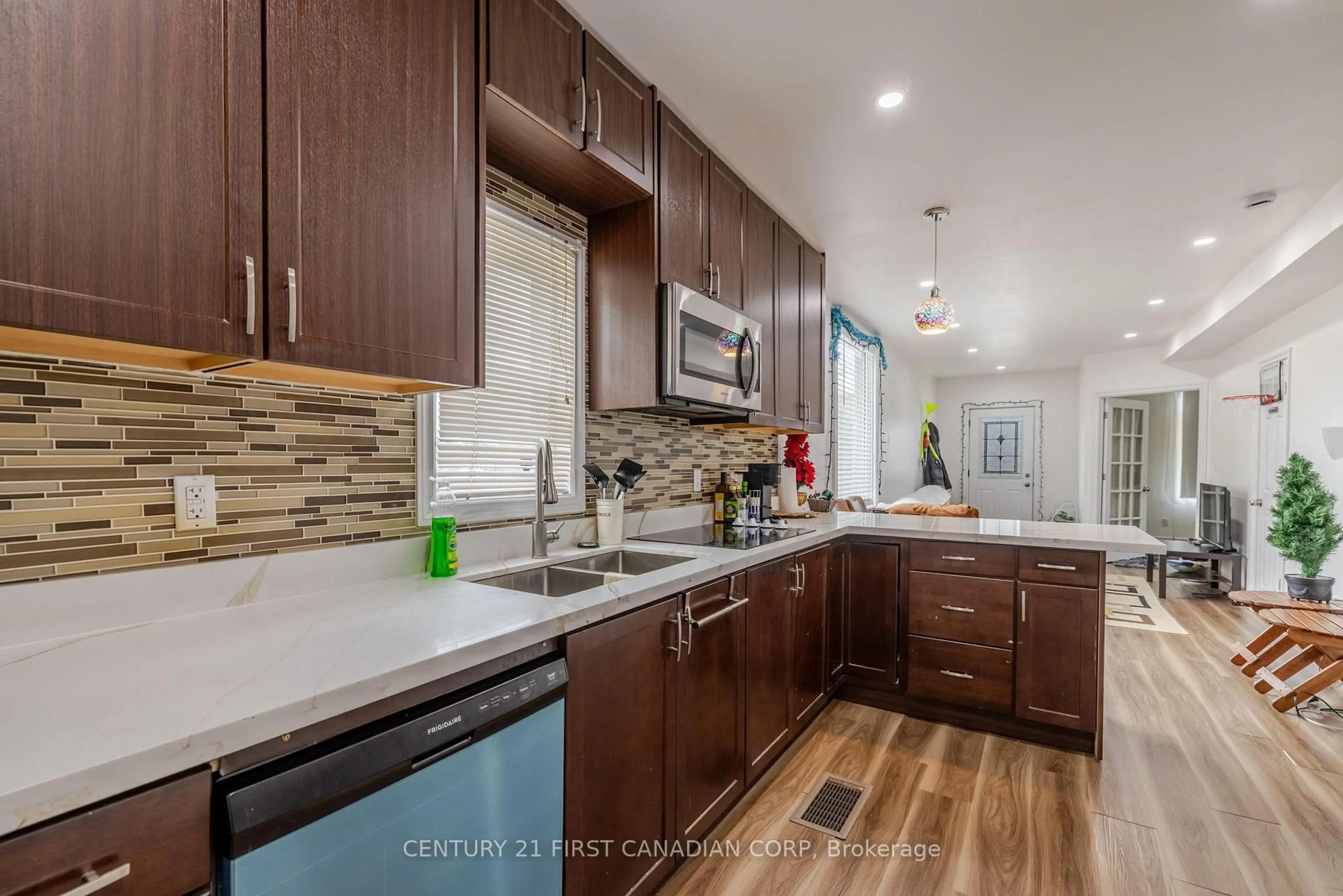 Open concept kitchen, ceramic/tile floor for 30 Oxford St, London North Ontario N6H 1R3