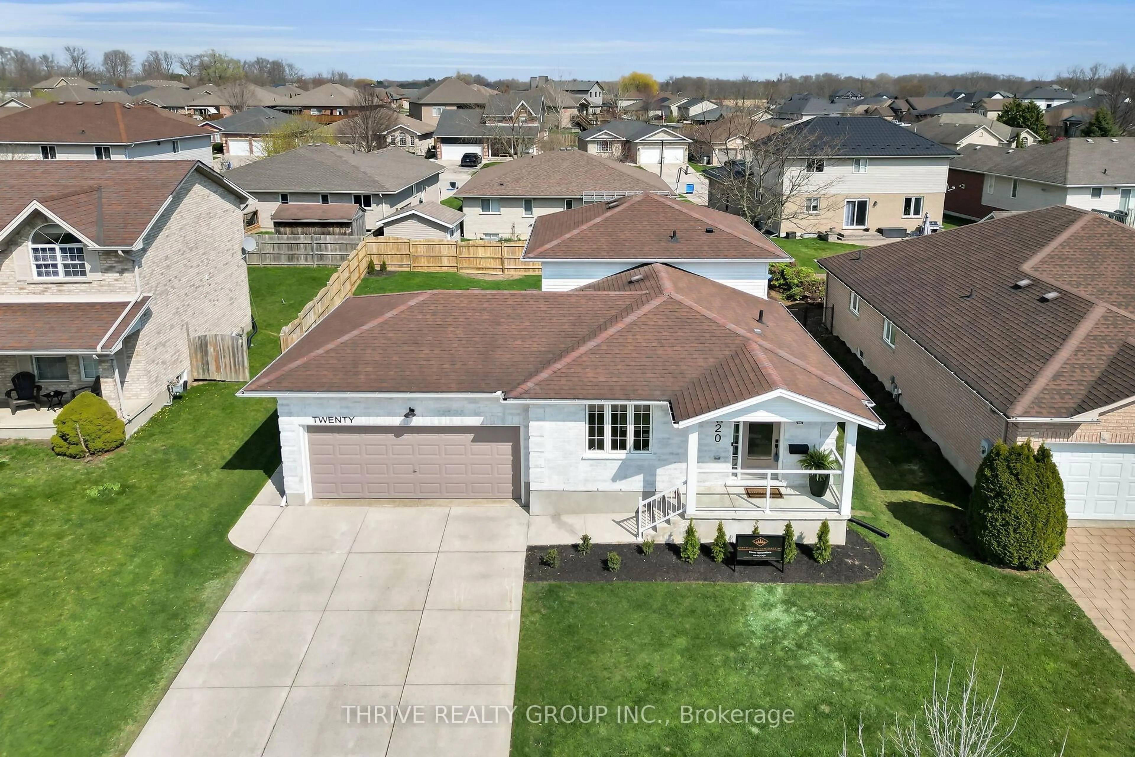 A pic from outside/outdoor area/front of a property/back of a property/a pic from drone, unknown for 20 Deborah Dr, Strathroy-Caradoc Ontario N7G 4C2