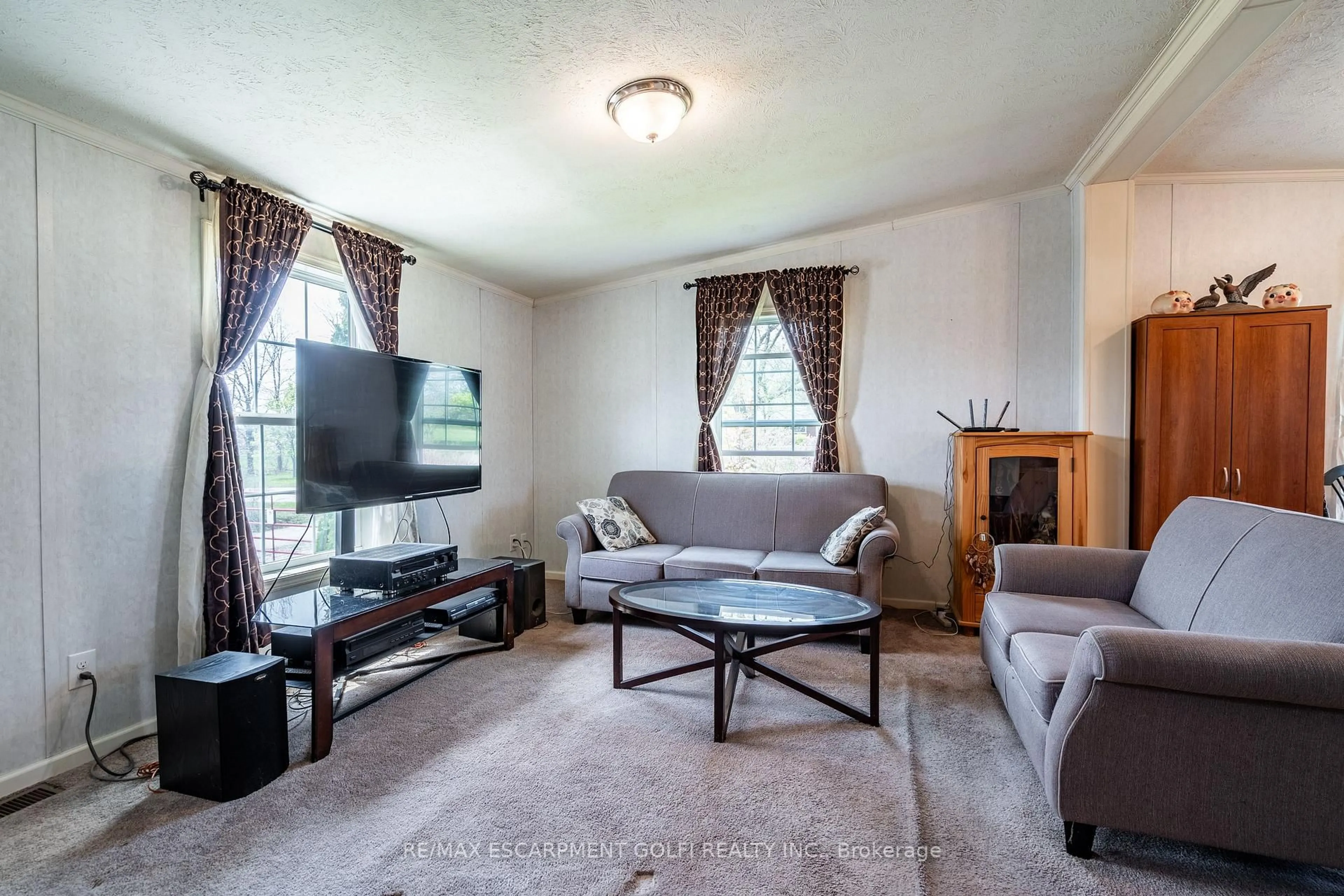 Living room with furniture, unknown for 1 Forest Tr, Haldimand Ontario N0A 1L0
