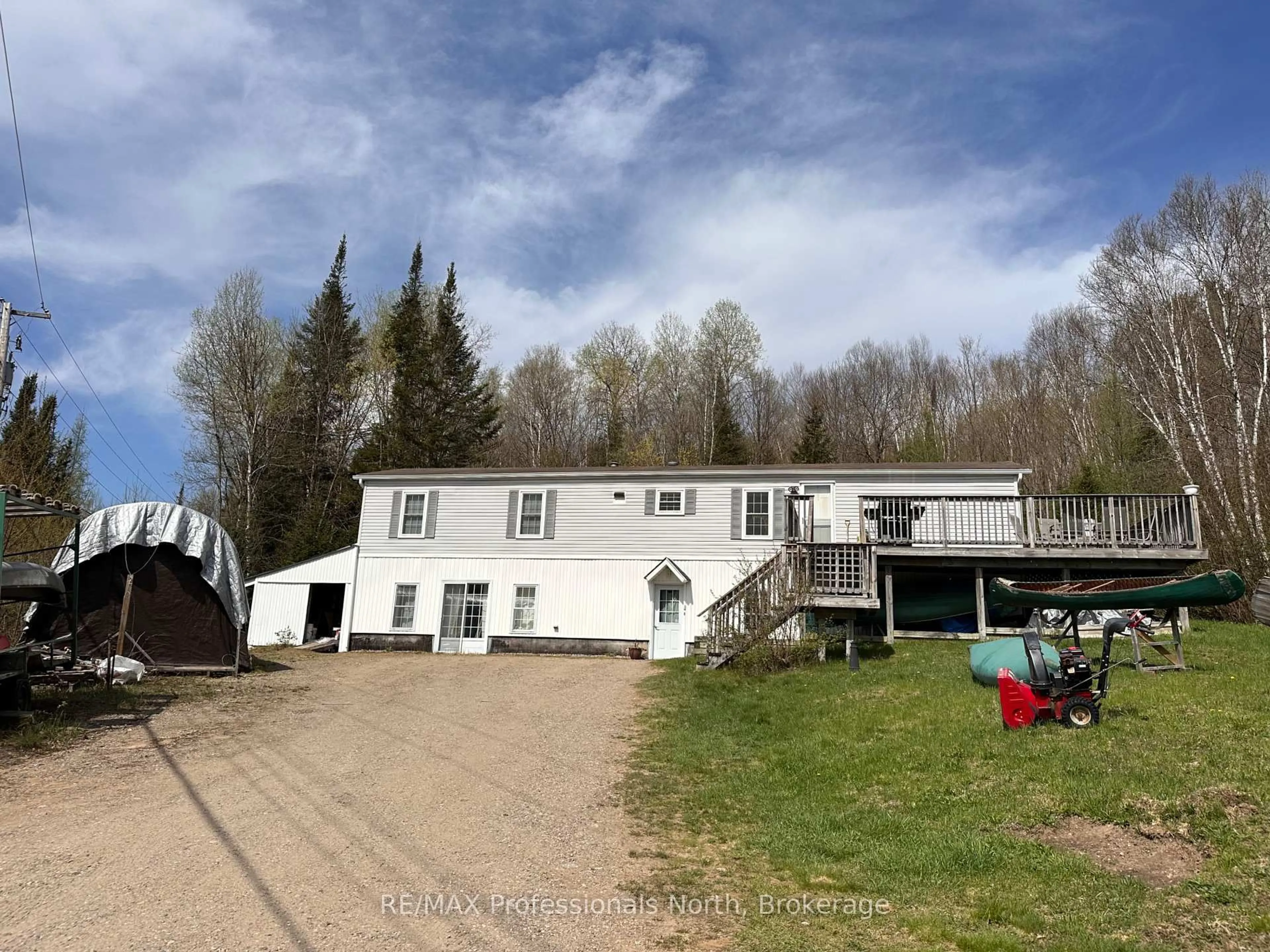 A pic from outside/outdoor area/front of a property/back of a property/a pic from drone, unknown for 1586 Hwy 518 East Highway, Kearney Ontario P0A 1M0