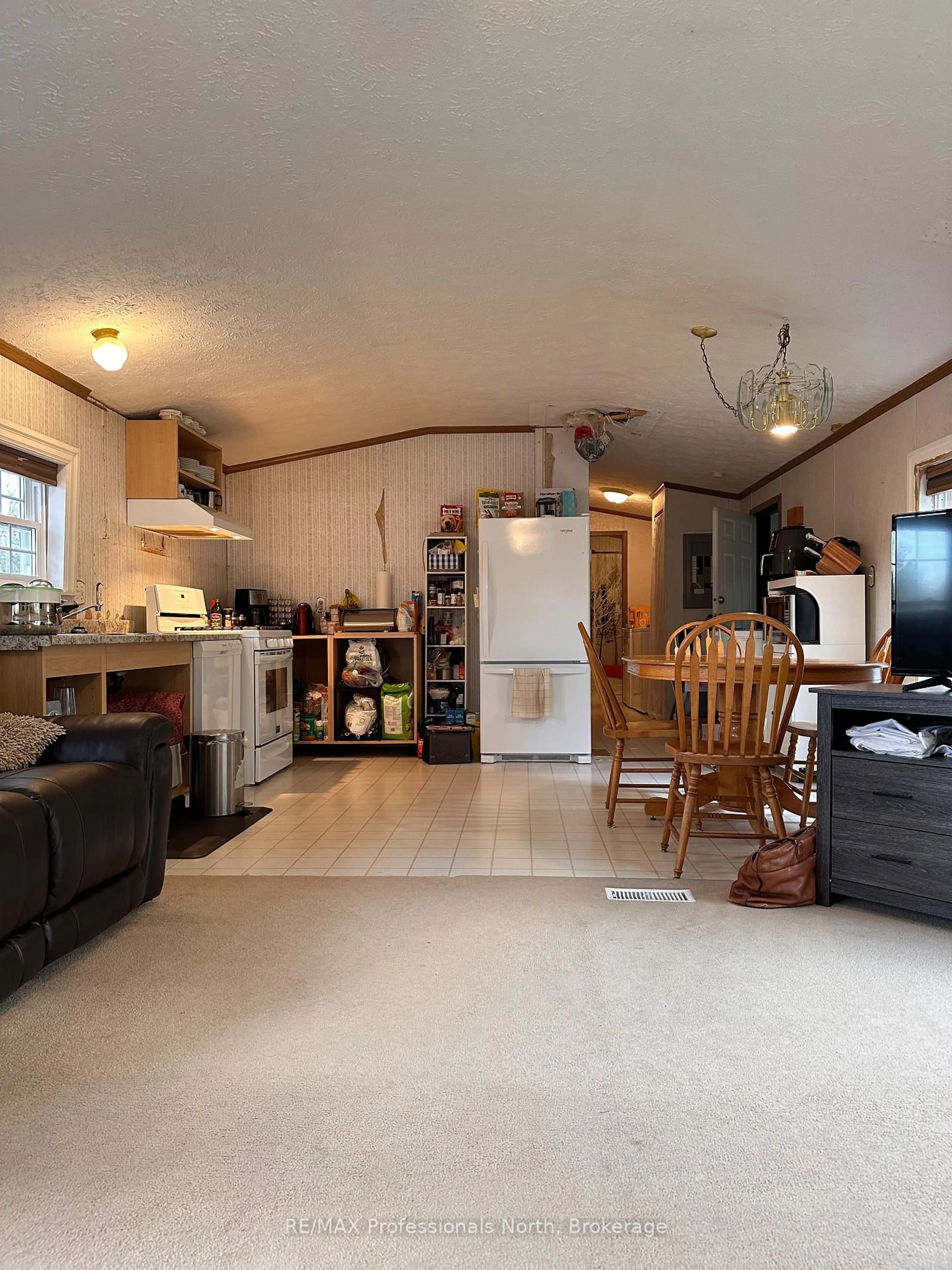 Open concept kitchen, unknown for 1586 Hwy 518 East Highway, Kearney Ontario P0A 1M0