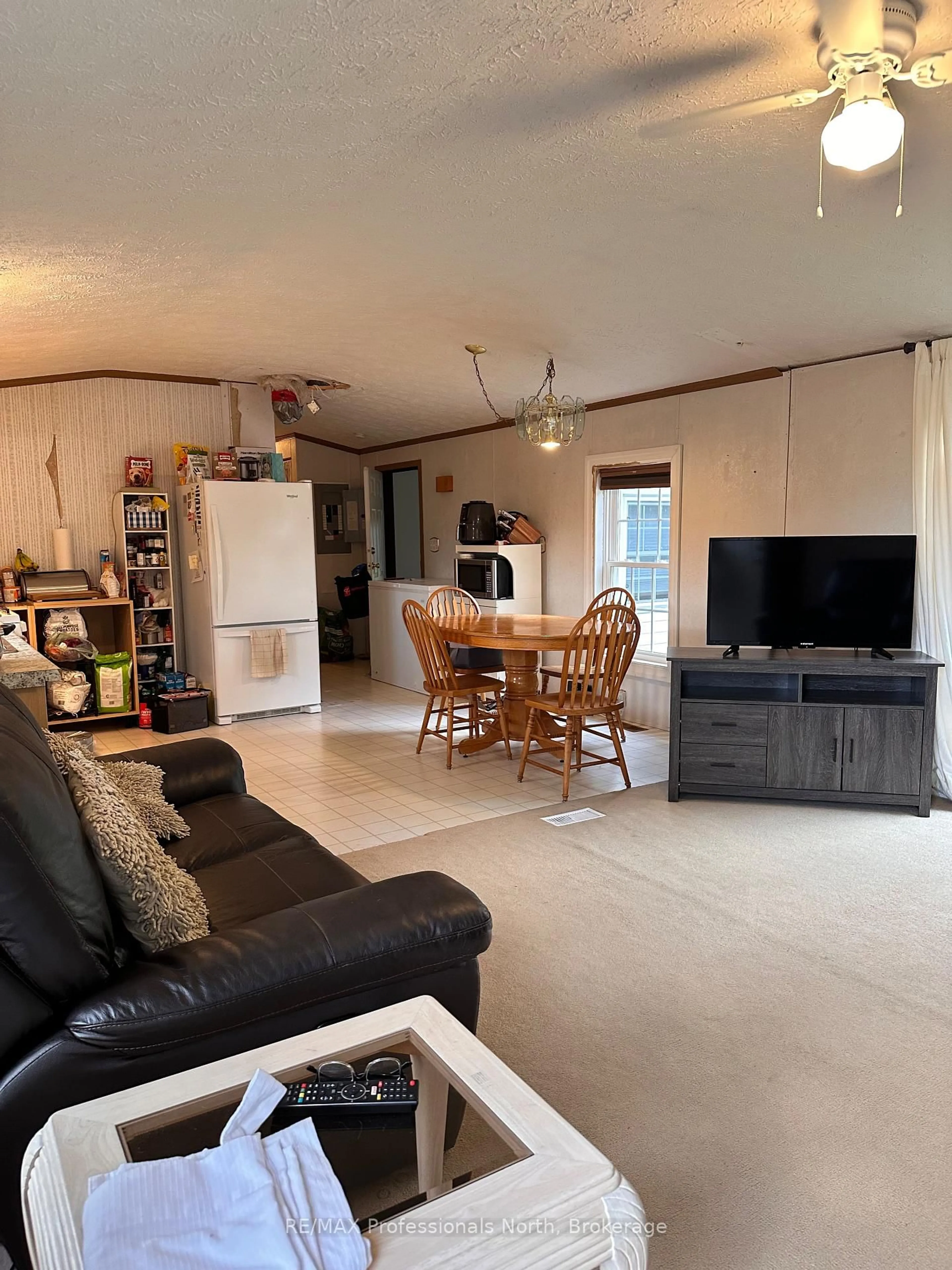 Living room with furniture, unknown for 1586 Hwy 518 East Highway, Kearney Ontario P0A 1M0