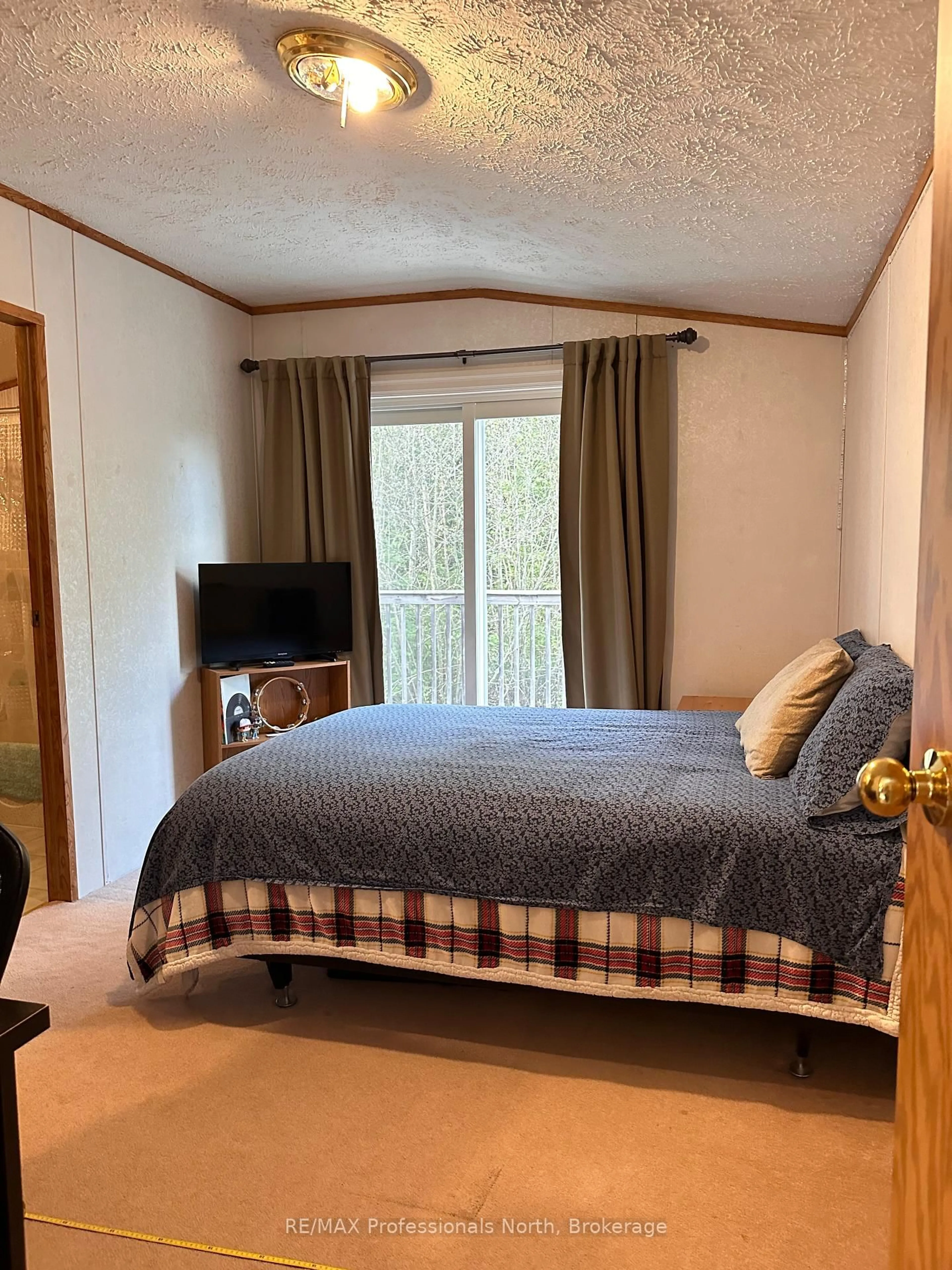 A pic of a room for 1586 Hwy 518 East Highway, Kearney Ontario P0A 1M0
