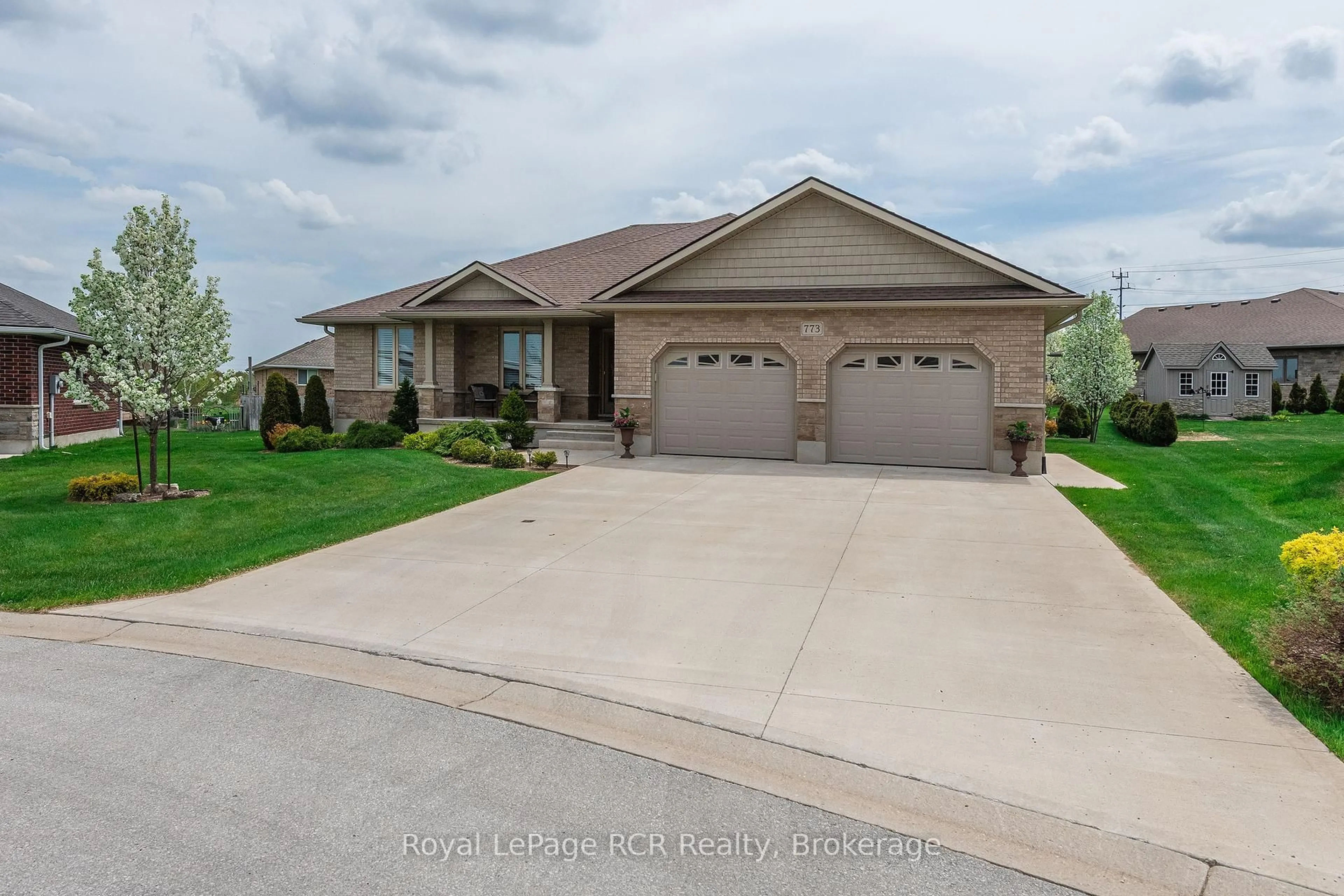 Home with brick exterior material, water/lake/river/ocean view for 773 15th St, Hanover Ontario N4N 3W7