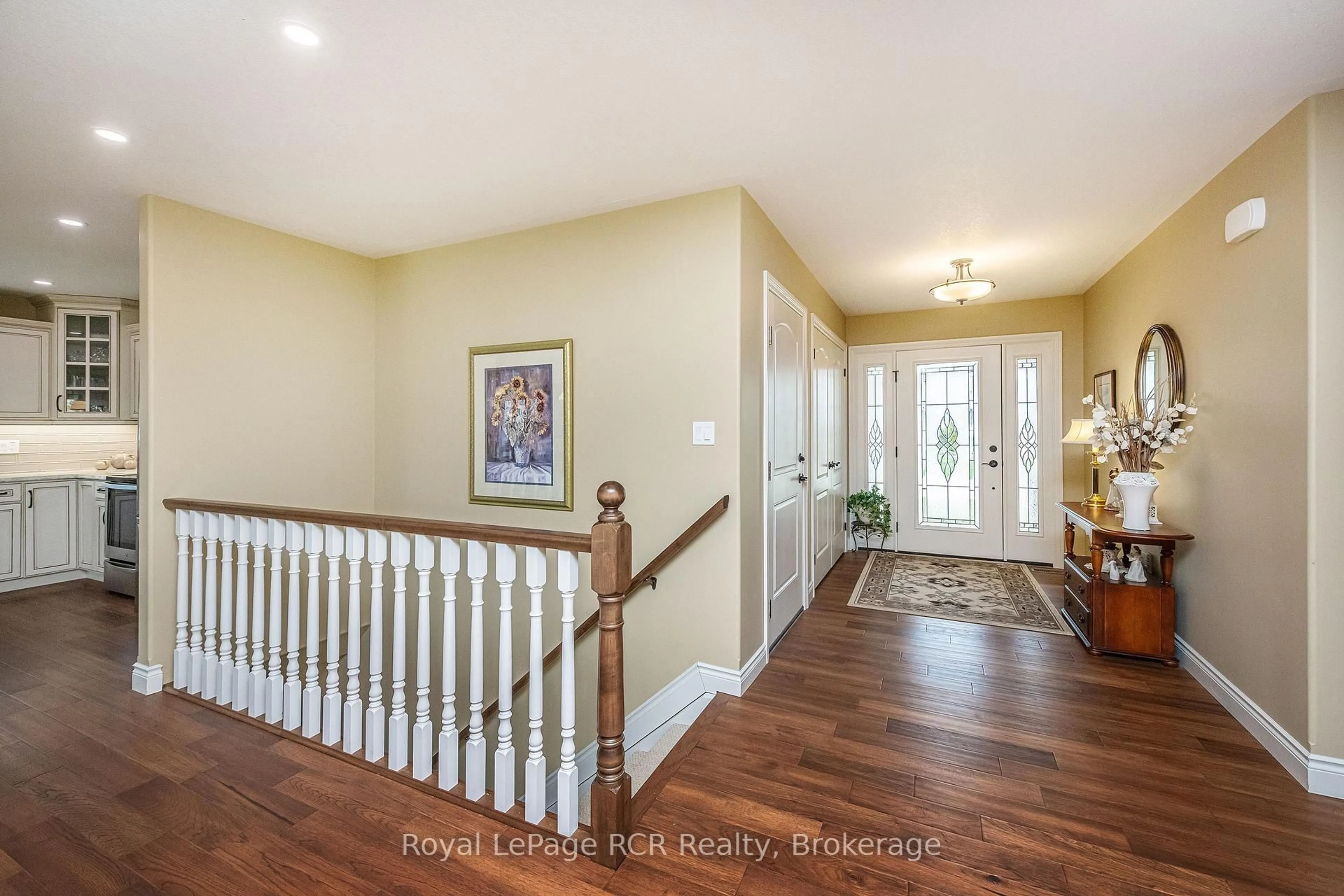 Indoor entryway for 773 15th St, Hanover Ontario N4N 3W7