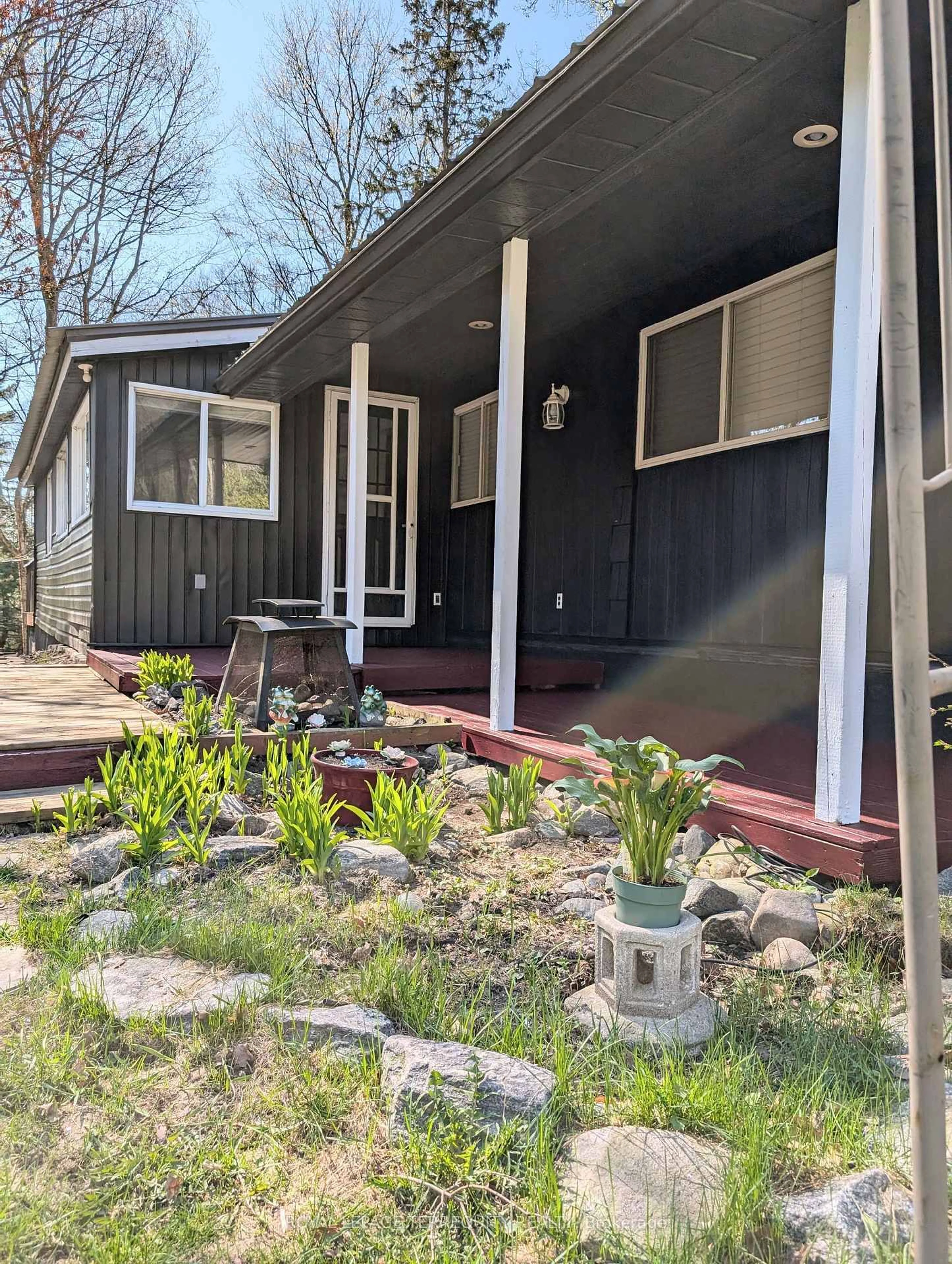Home with vinyl exterior material, street for 1 Mount Vernon Tr #6, Huntsville Ontario P1H 1E3