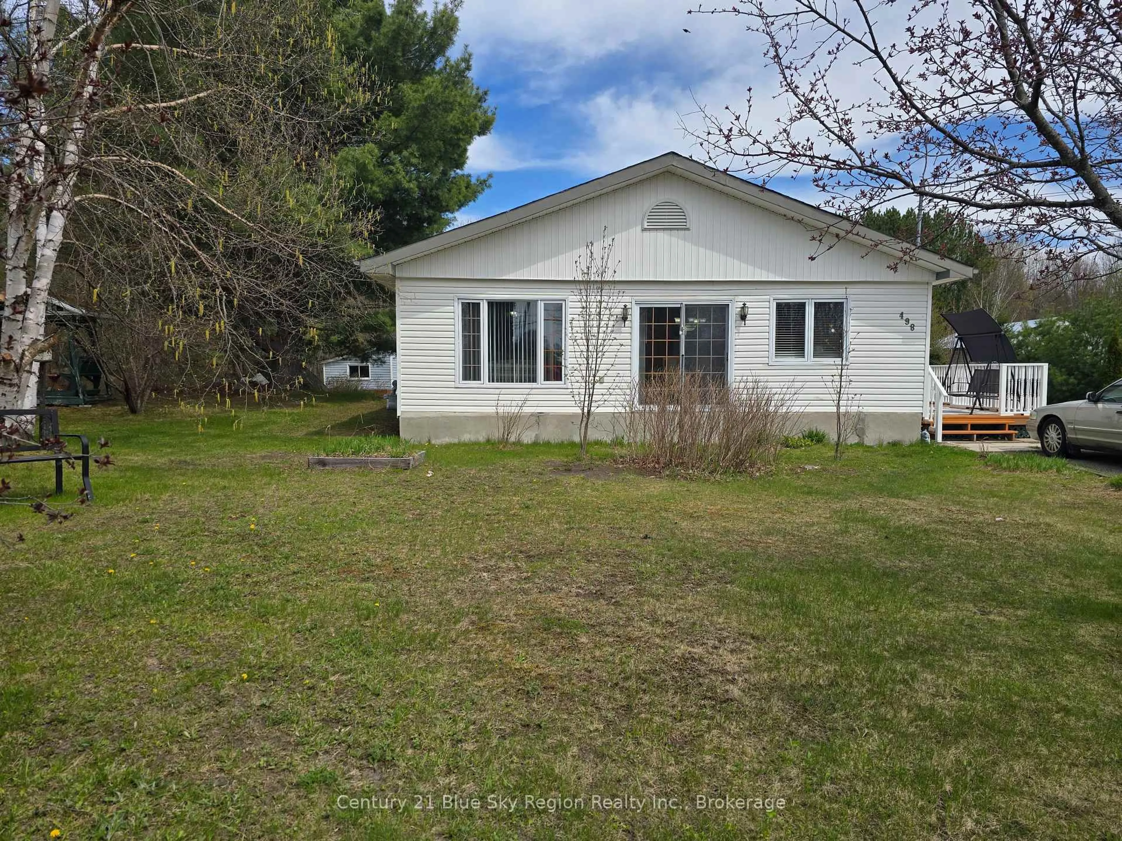 A pic from outside/outdoor area/front of a property/back of a property/a pic from drone, unknown for 498 Nipissing St, West Nipissing Ontario P2B 3E3