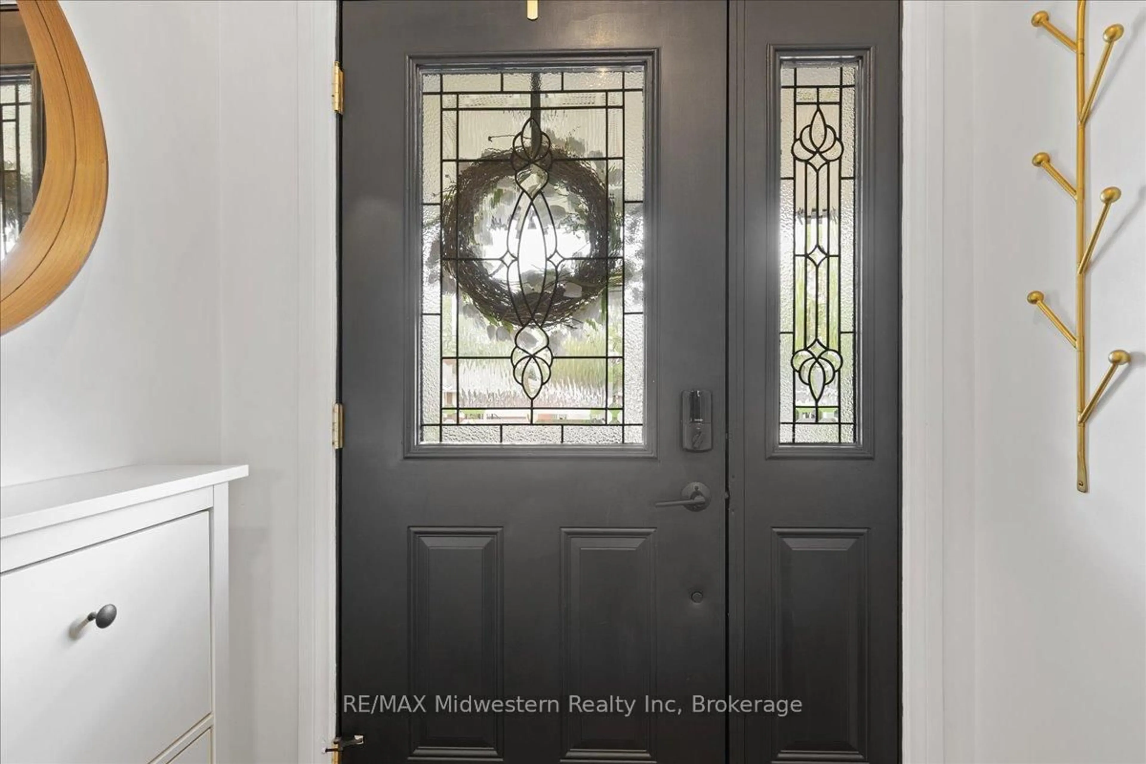 Indoor entryway for 759 York Ave, North Perth Ontario N4W 2Y4