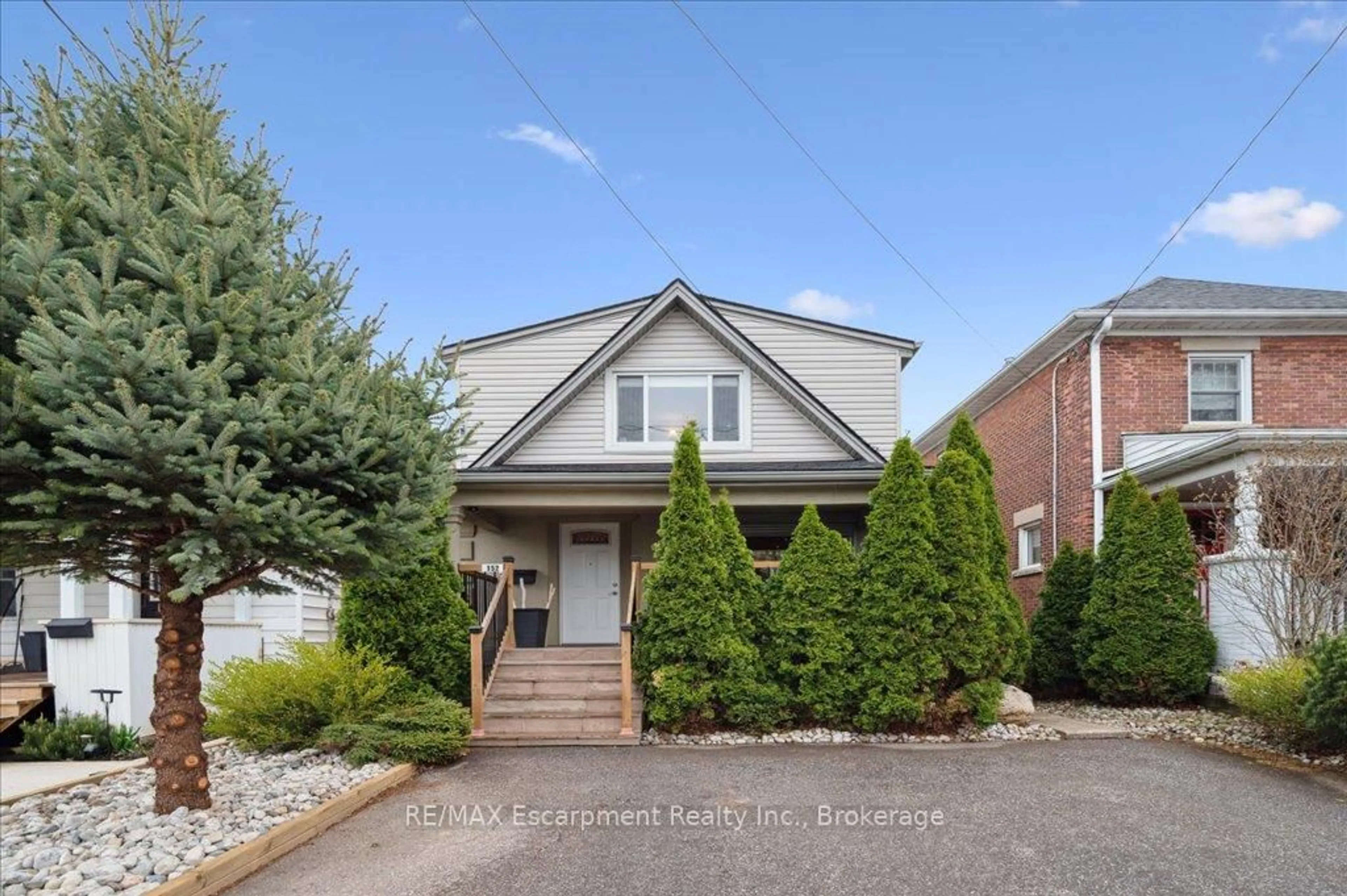 Home with brick exterior material, street for 152 York St, St. Catharines Ontario L2R 6E7