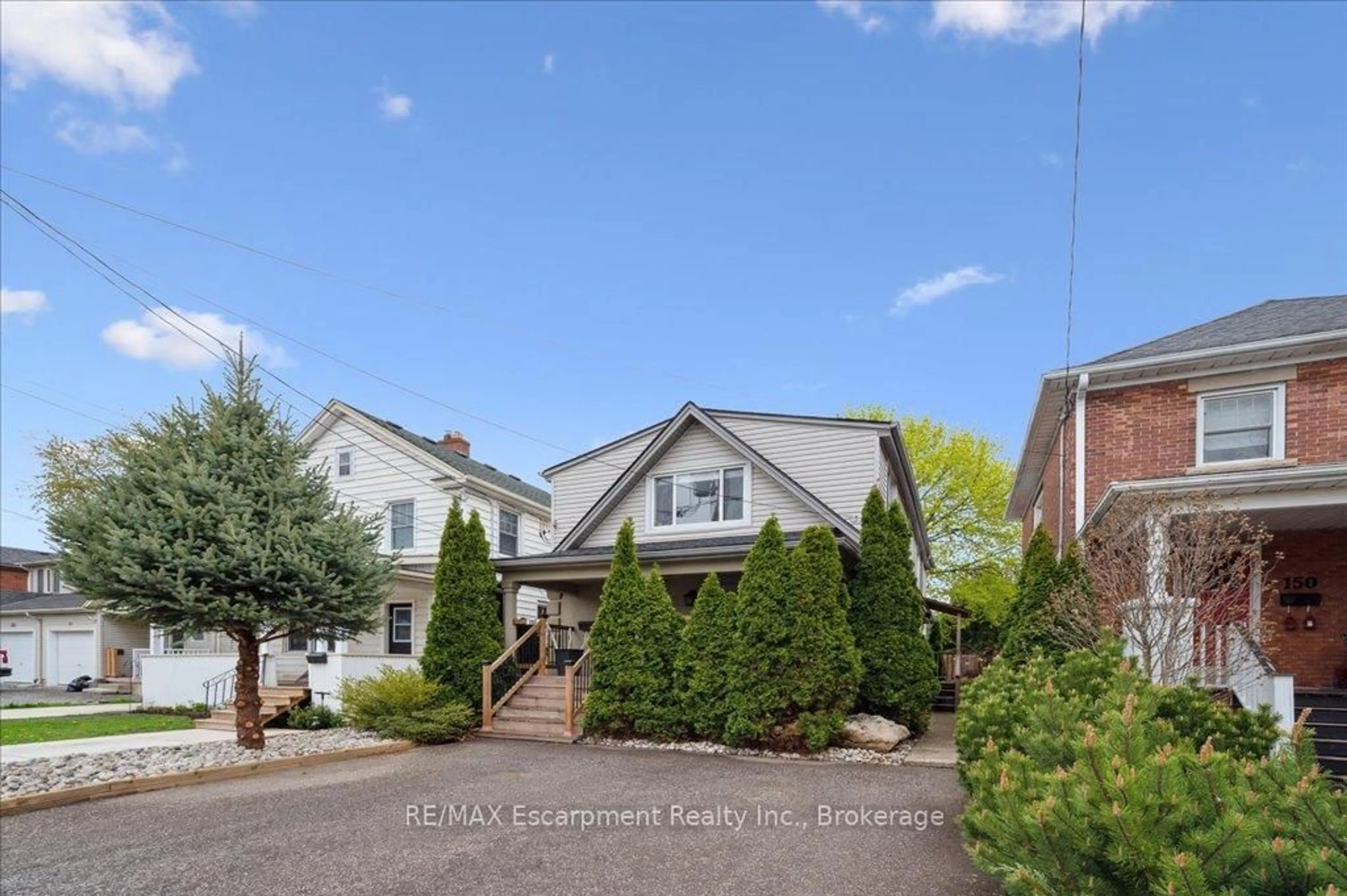 Unknown for 152 York St, St. Catharines Ontario L2R 6E7