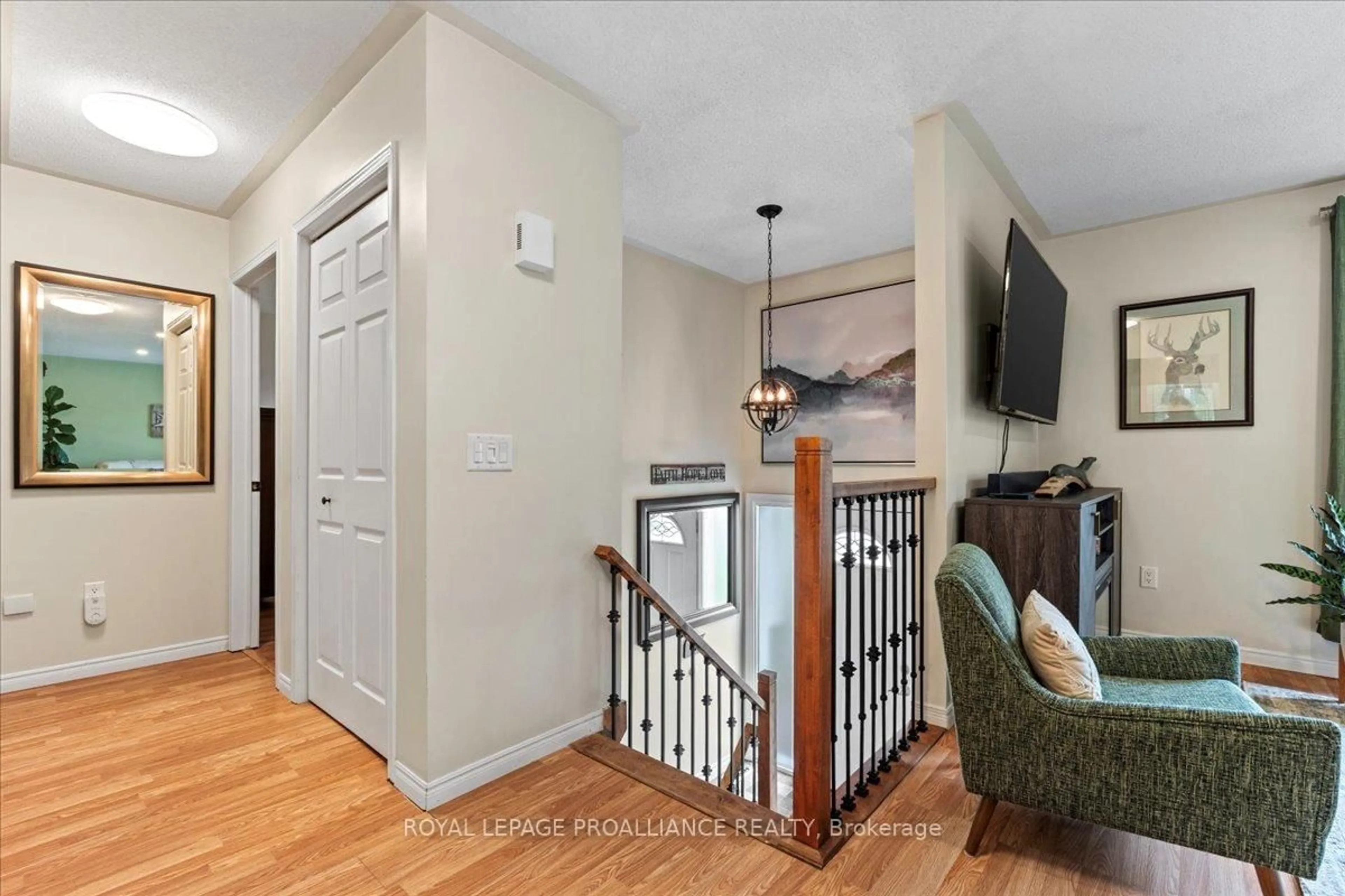 Indoor entryway for 198 Mill St, Stirling Ontario K0K 3E0