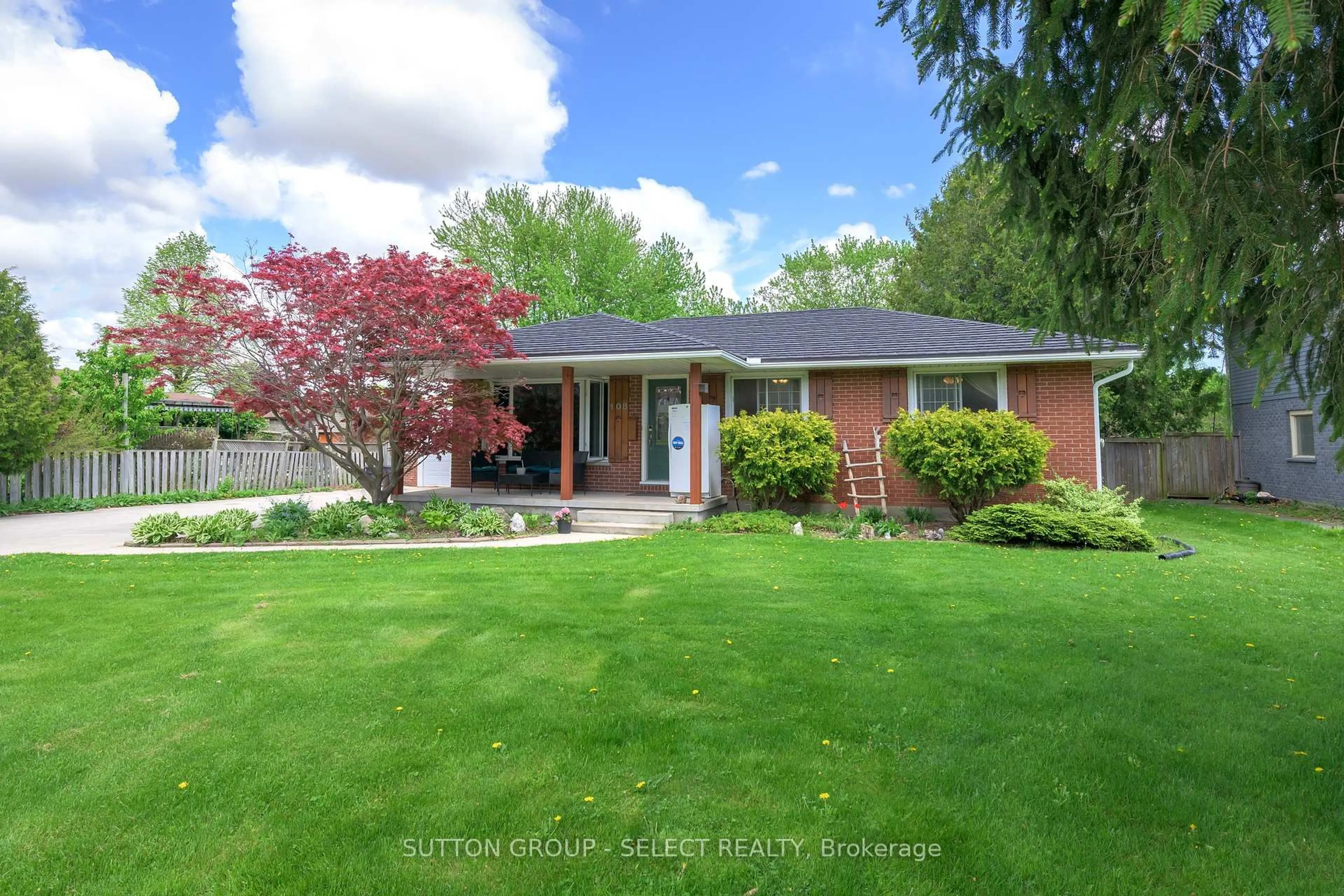 A pic from outside/outdoor area/front of a property/back of a property/a pic from drone, unknown for 108 Coulter Ave, Central Elgin Ontario N5R 5A7