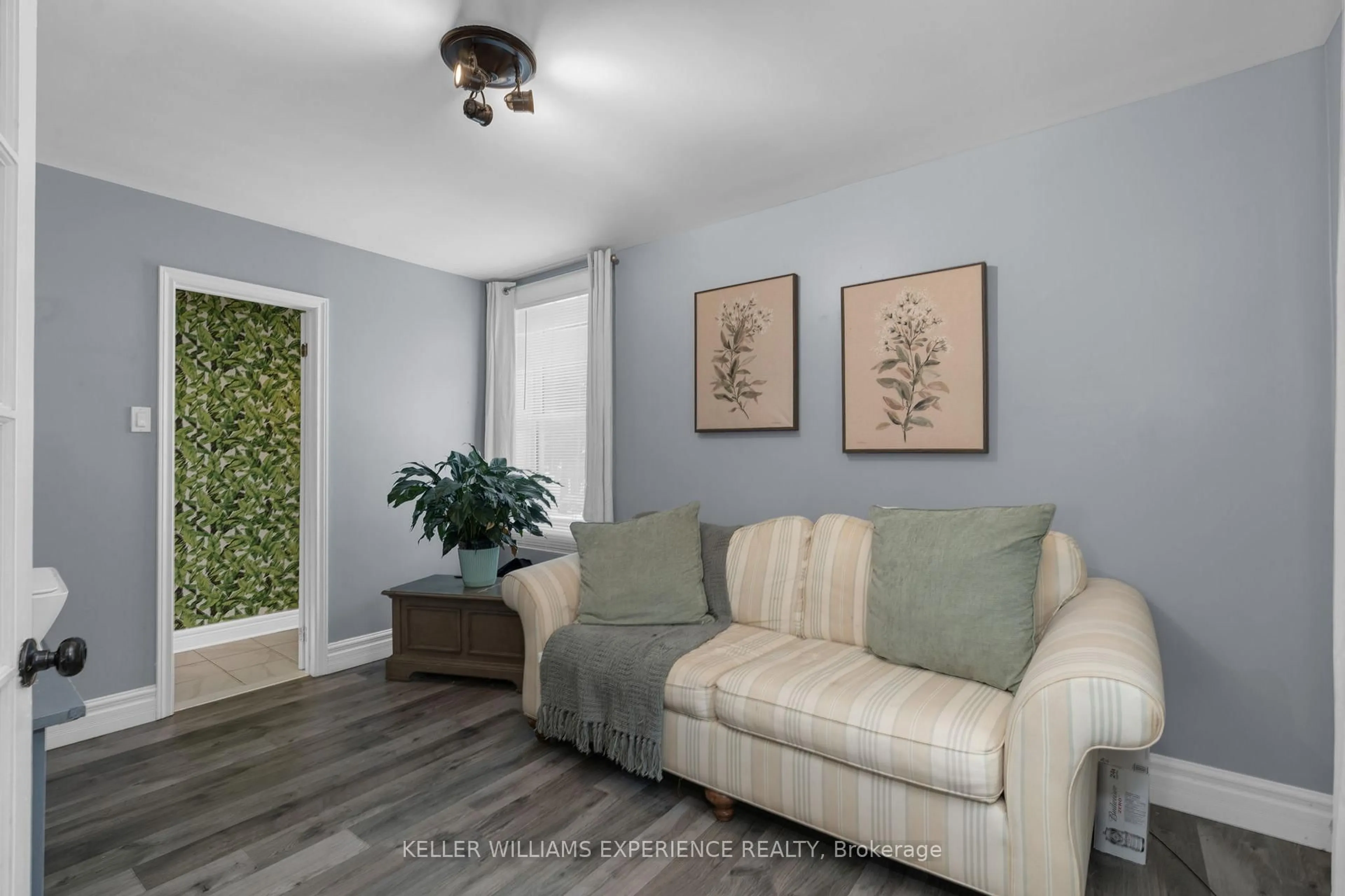 Living room with furniture, unknown for 57 WOODWARD St, Bracebridge Ontario P1L 1J8