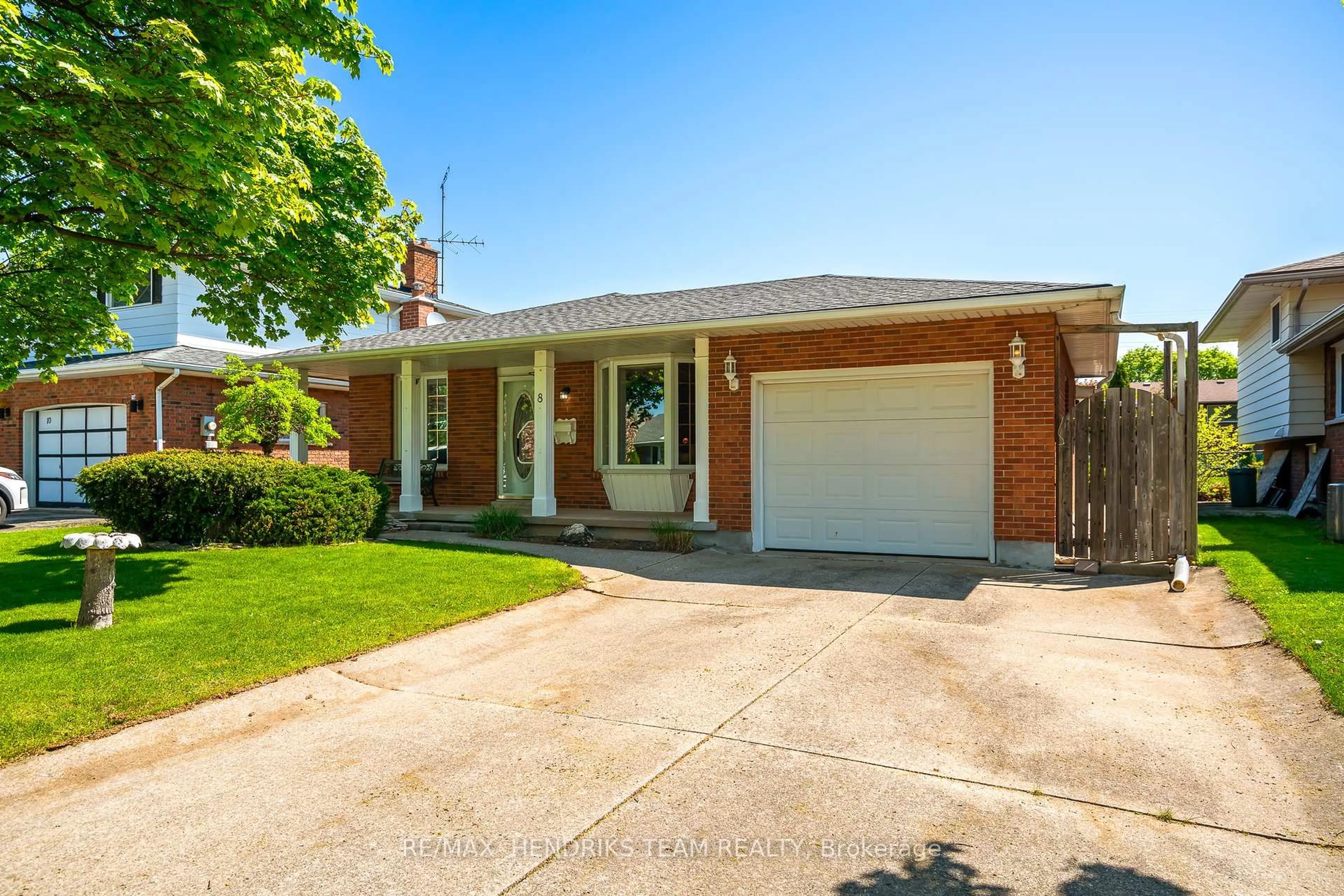 Home with brick exterior material, street for 8 Dolly Circ, St. Catharines Ontario L2P 3T2