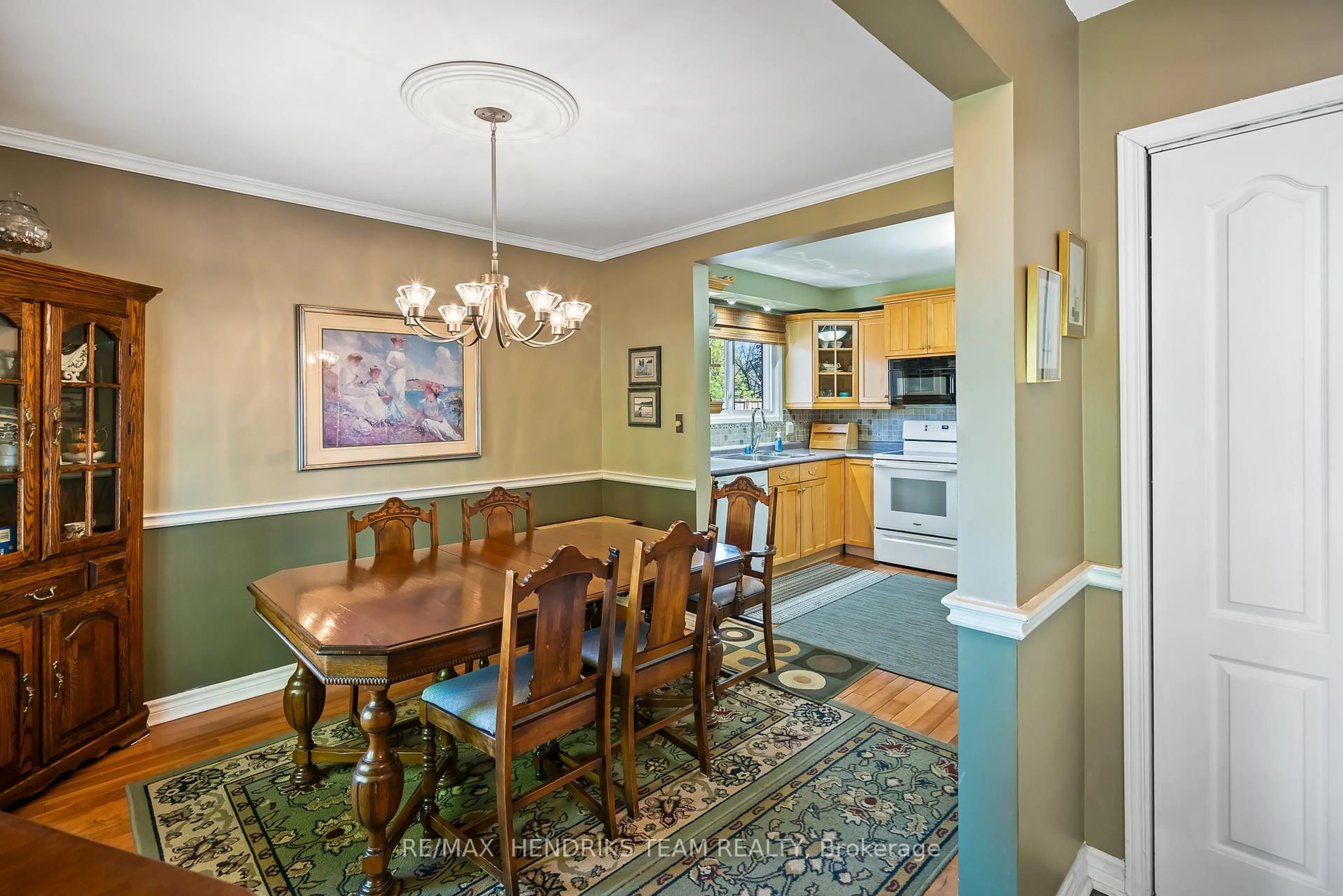 Dining room, unknown for 8 Dolly Circ, St. Catharines Ontario L2P 3T2