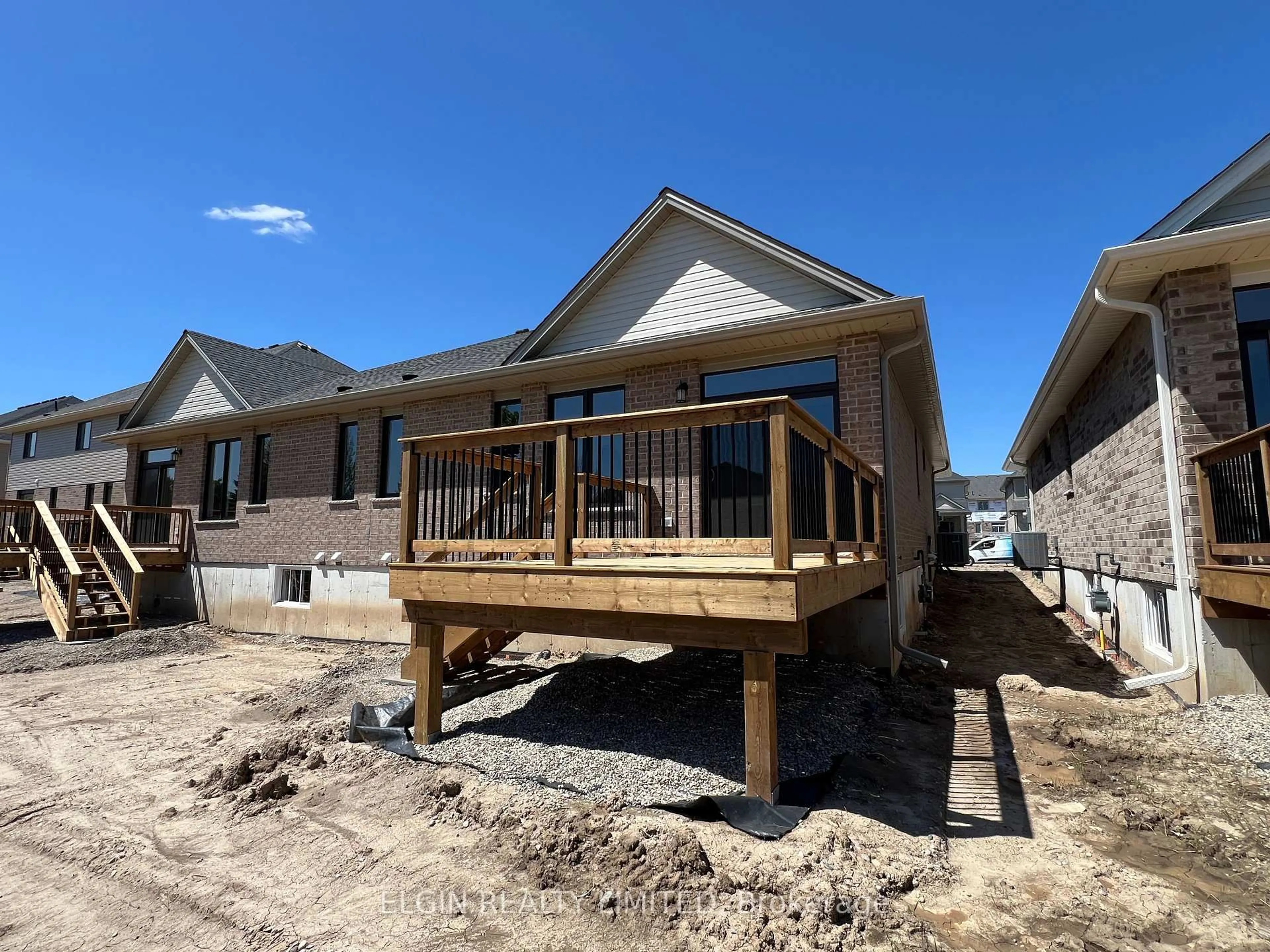 Home with vinyl exterior material, building for 6 Hemlock Cres, Aylmer Ontario N5H 0B9