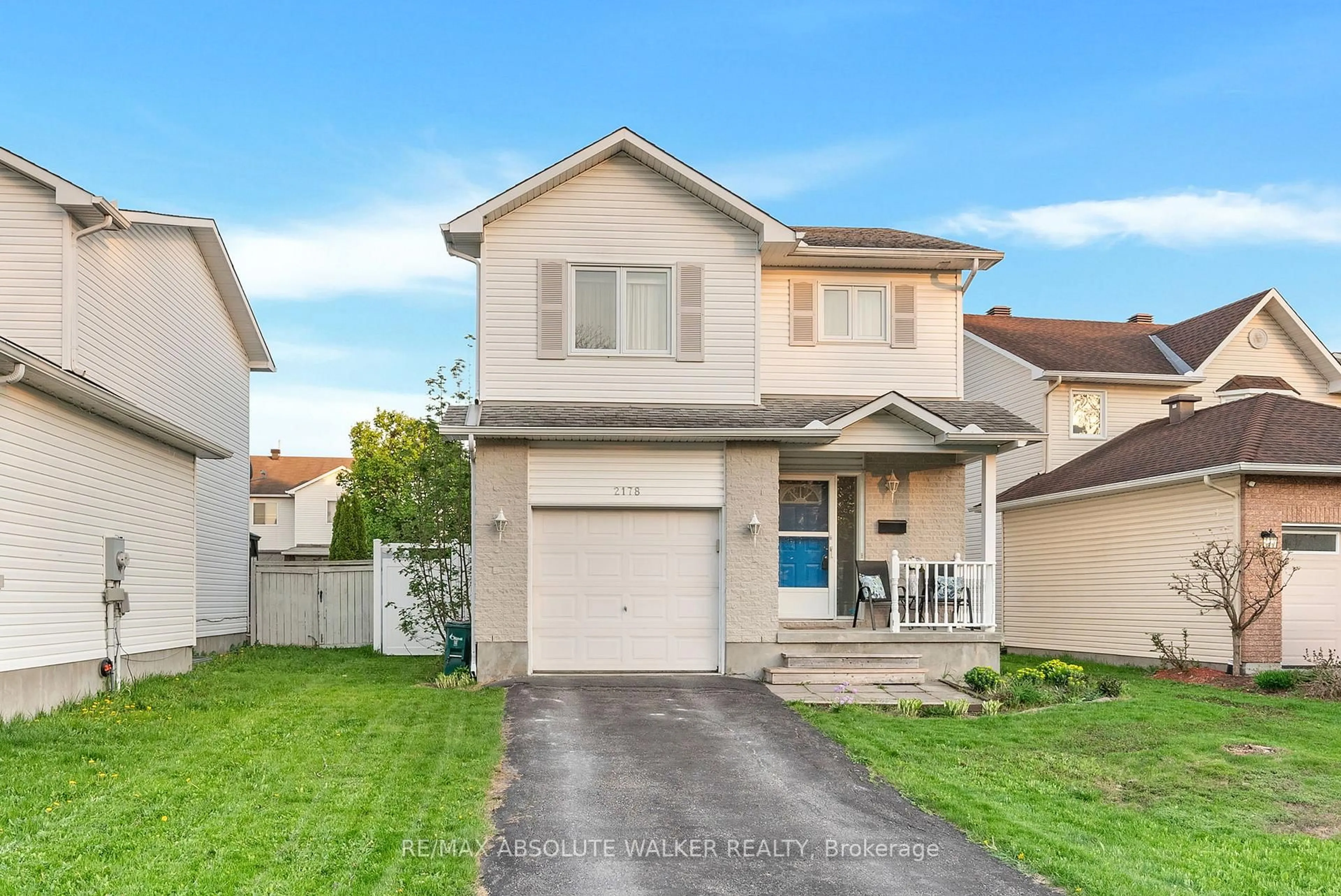 Home with vinyl exterior material, street for 2178 Saturn Cres, Ottawa Ontario K4A 3T6
