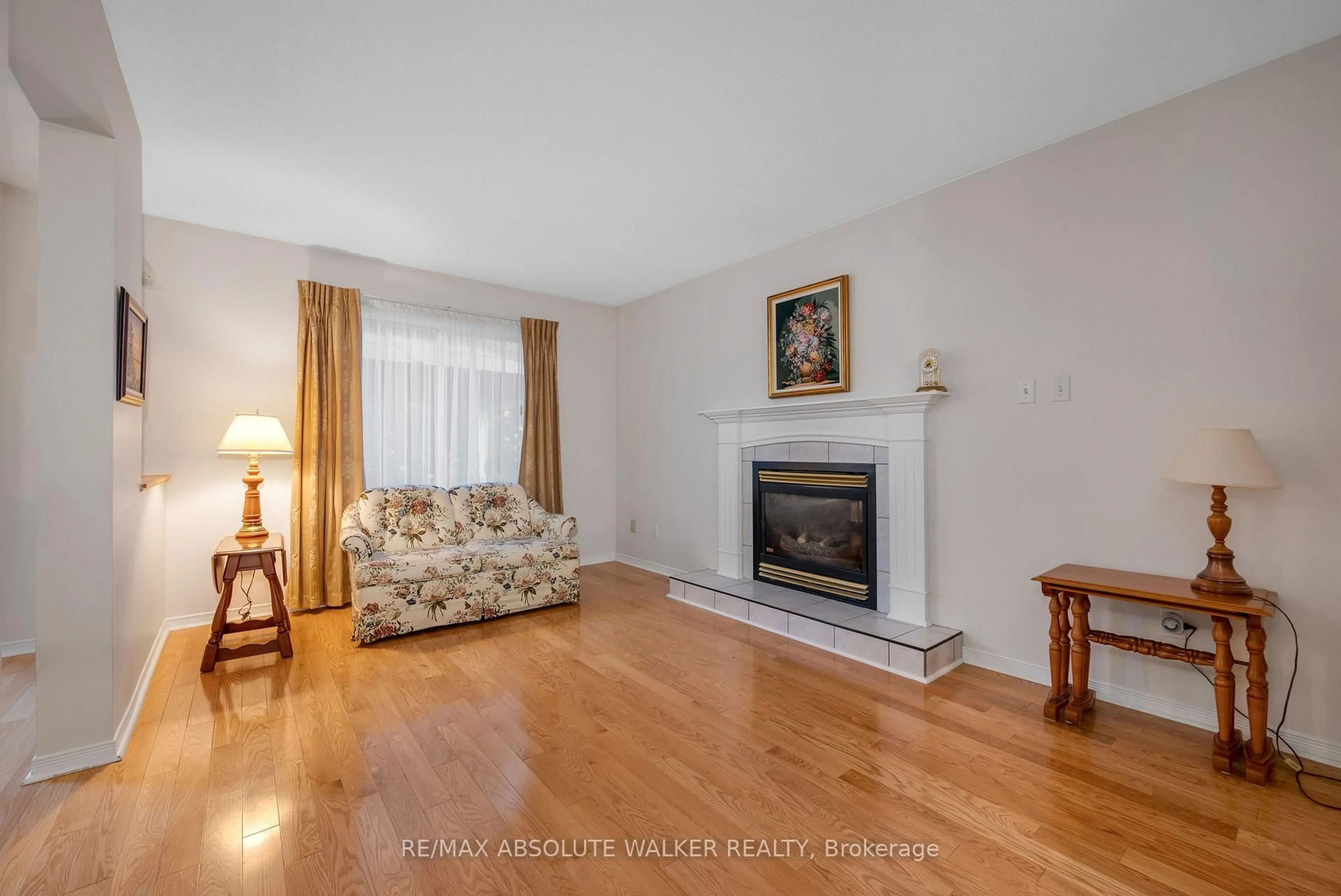 Living room with furniture, wood/laminate floor for 2178 Saturn Cres, Ottawa Ontario K4A 3T6