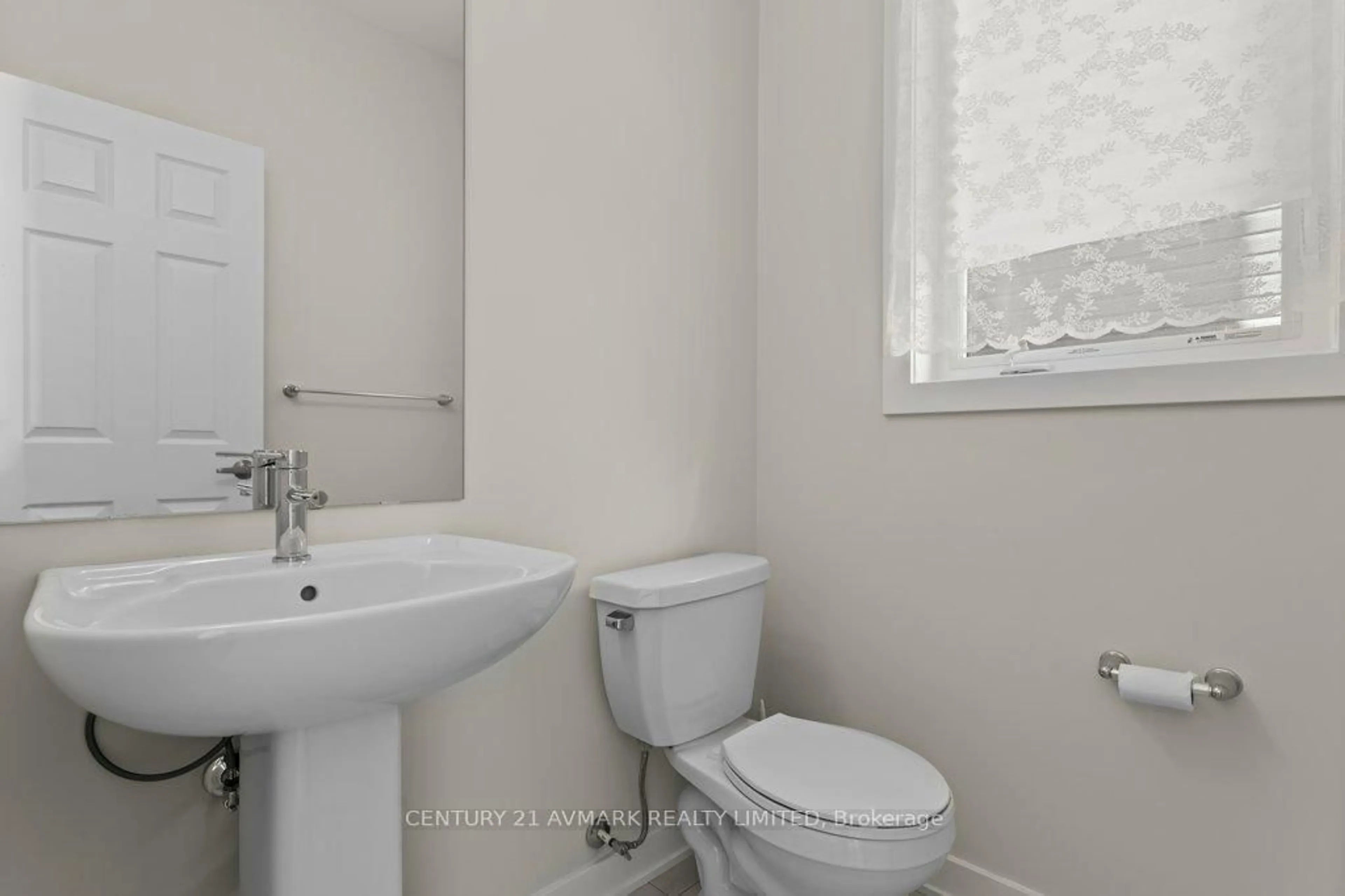 Standard bathroom, unknown for 141 Keelson St, Welland Ontario L3B 0M6