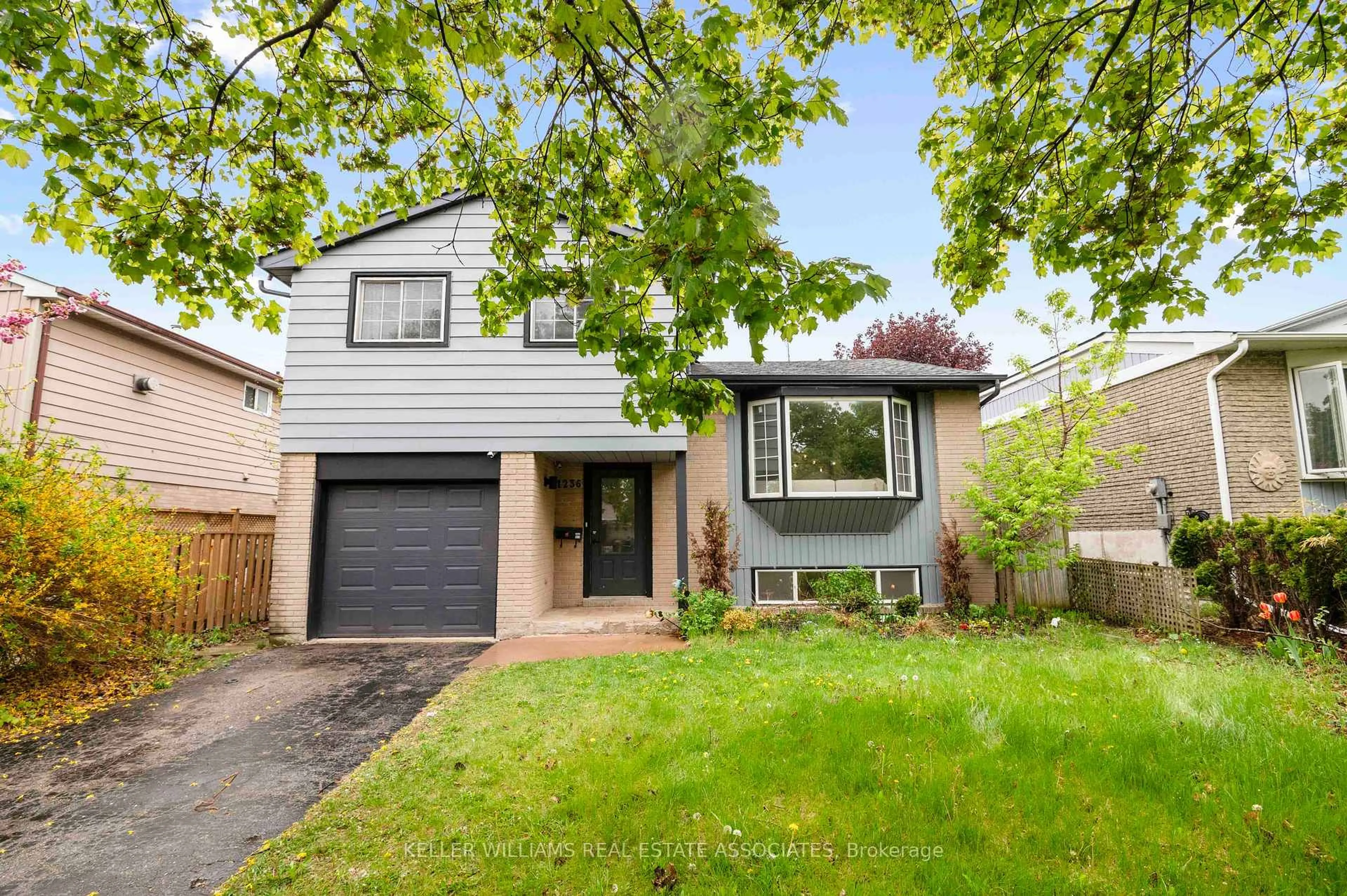 Home with vinyl exterior material, street for 1236 Avonlea Rd, Cambridge Ontario N3H 4Z8