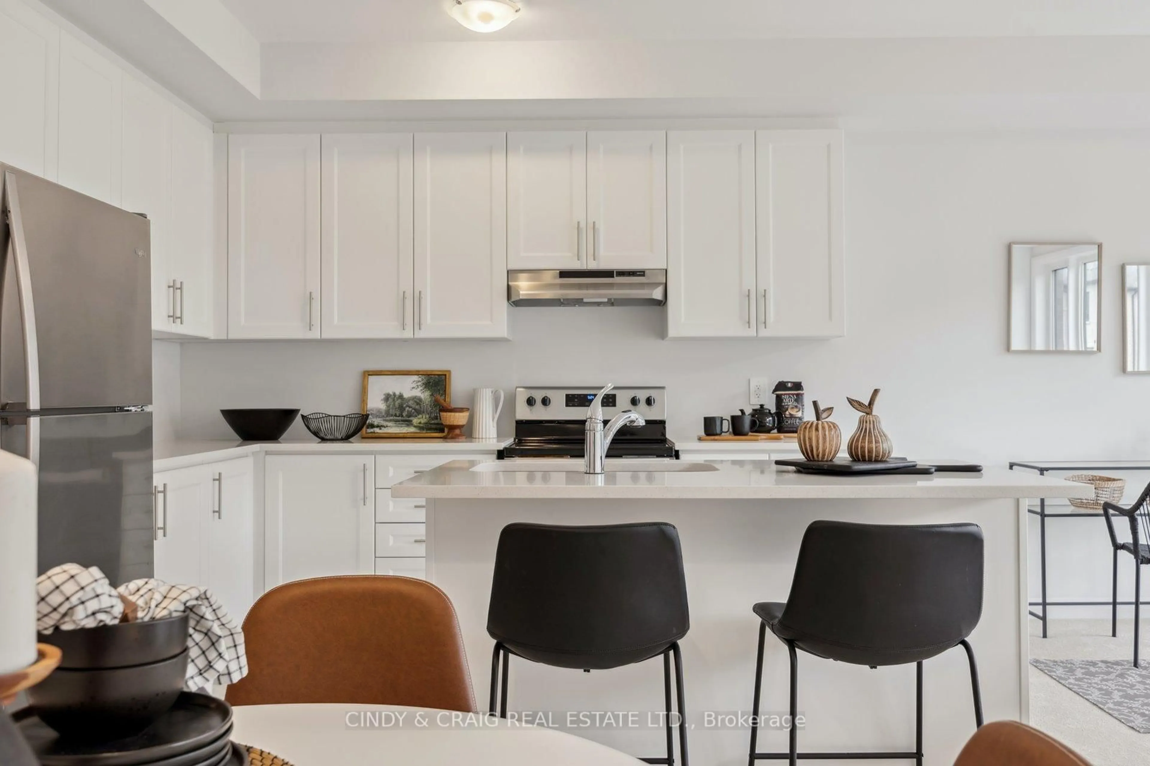 Open concept kitchen, ceramic/tile floor for 17 Keenan St, Kawartha Lakes Ontario K9V 6C2