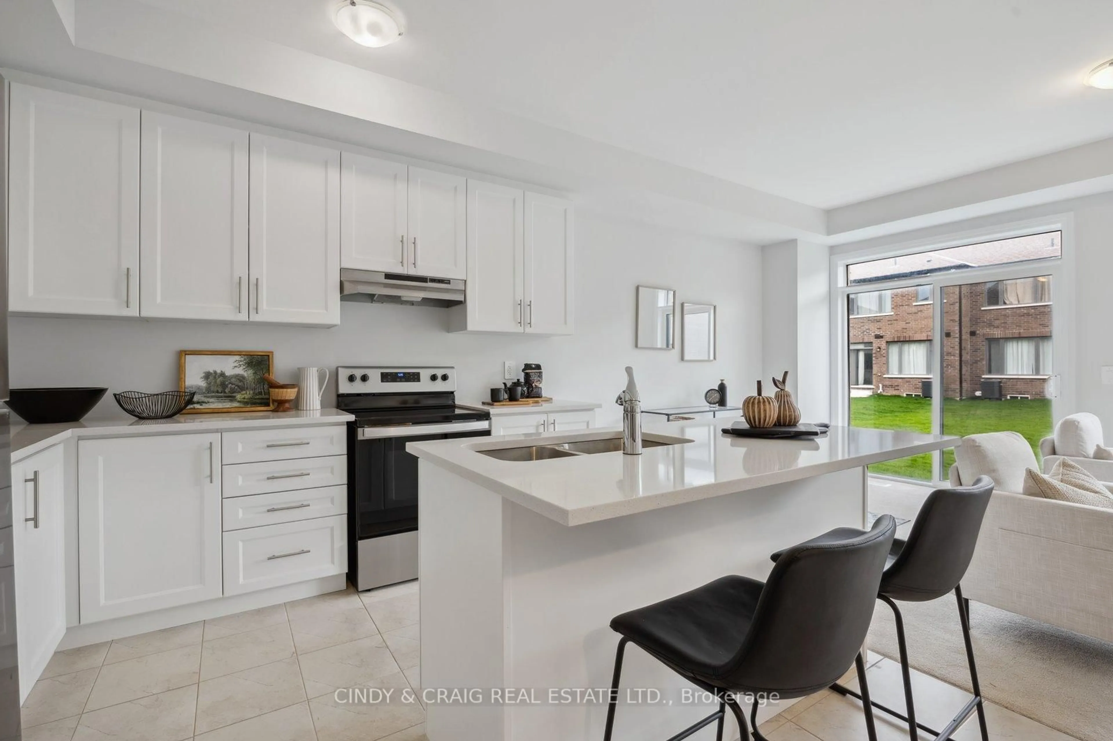 Open concept kitchen, ceramic/tile floor for 17 Keenan St, Kawartha Lakes Ontario K9V 6C2