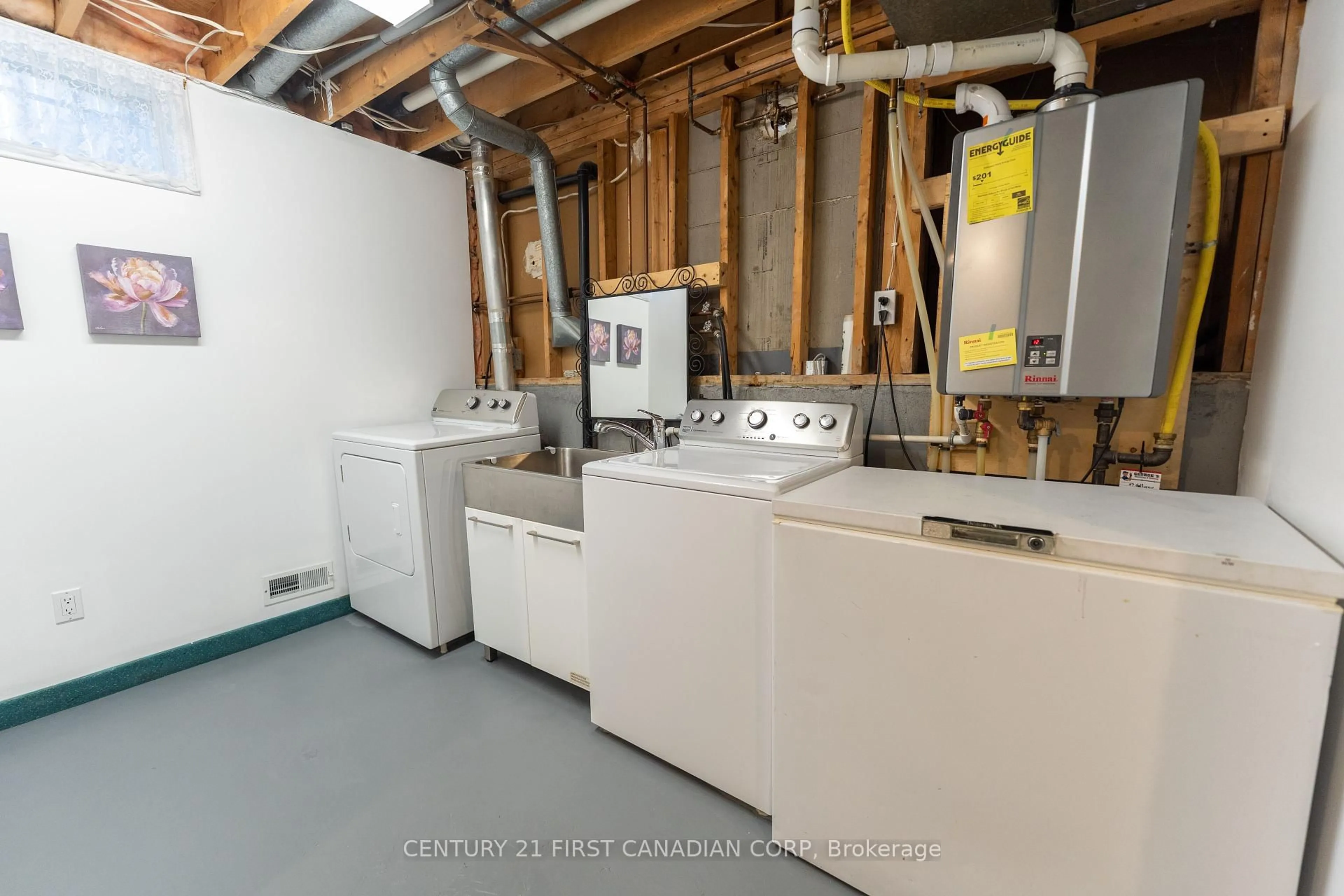 Laundry room for 27 GOLFVIEW Cres, London South Ontario N6C 5N2