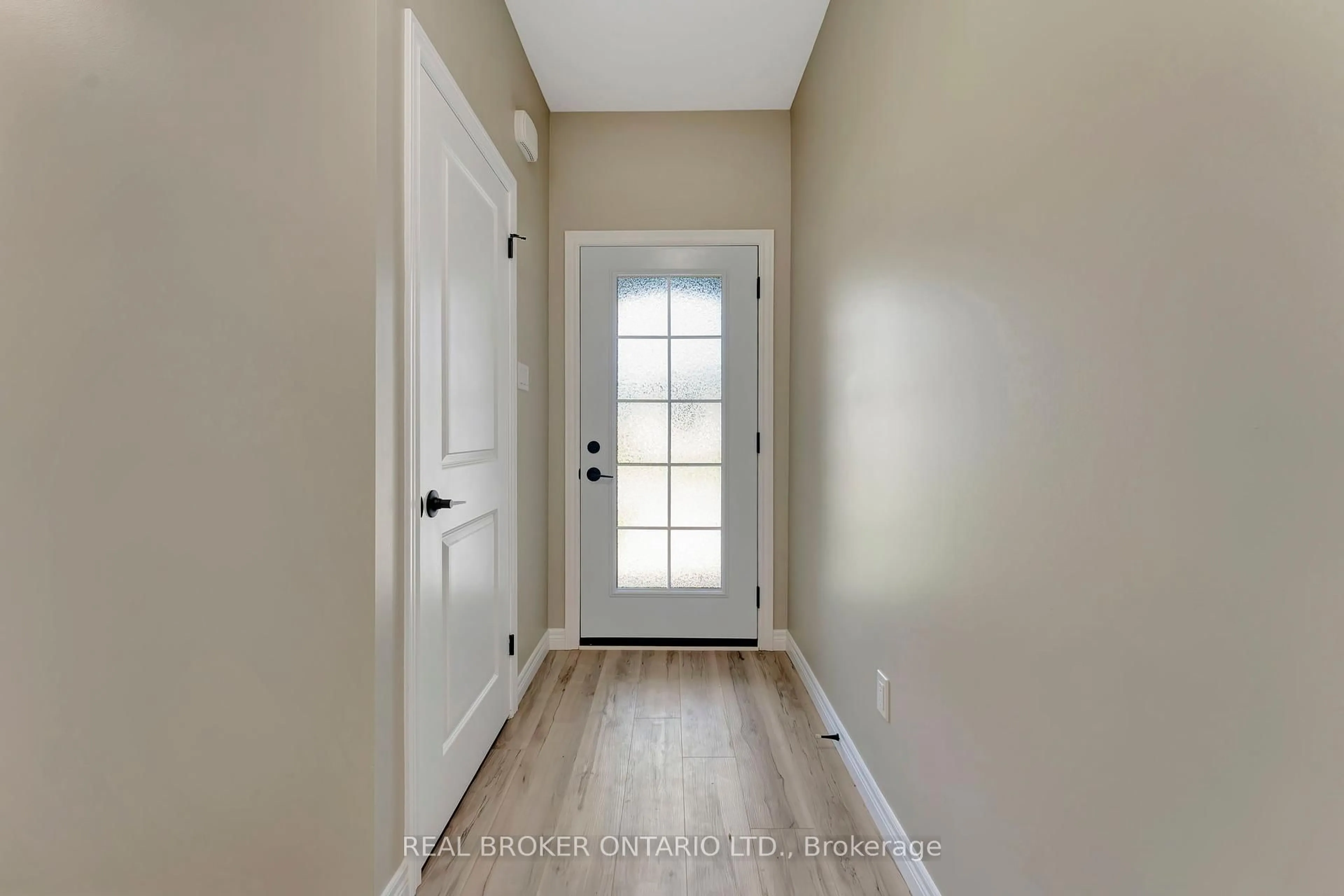 Indoor entryway for 5 John Pound Rd #5, Tillsonburg Ontario N4G 5X3