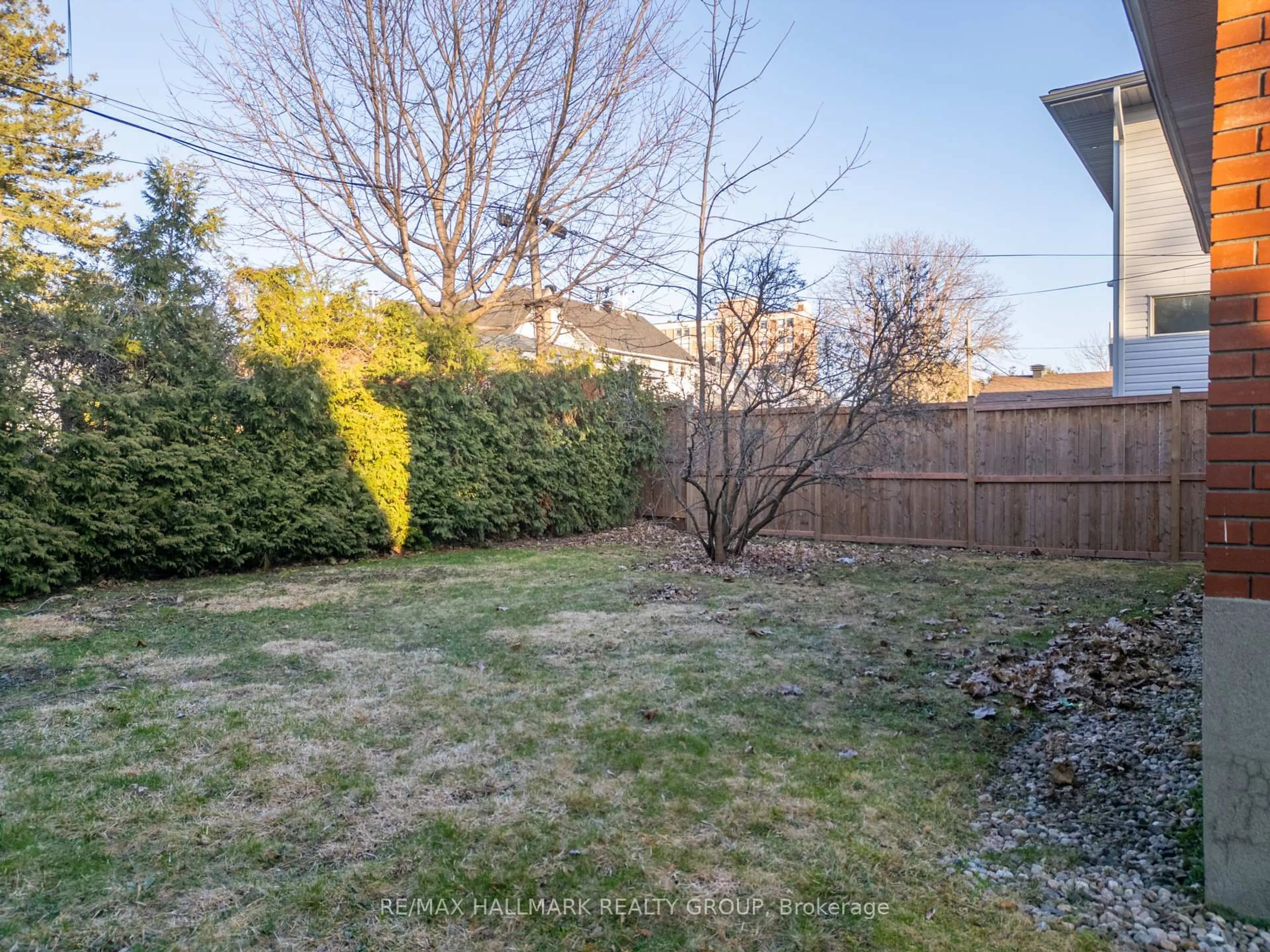 A pic from outside/outdoor area/front of a property/back of a property/a pic from drone, unknown for 495 WENTWORTH Ave, Ottawa Ontario K2B 5J9