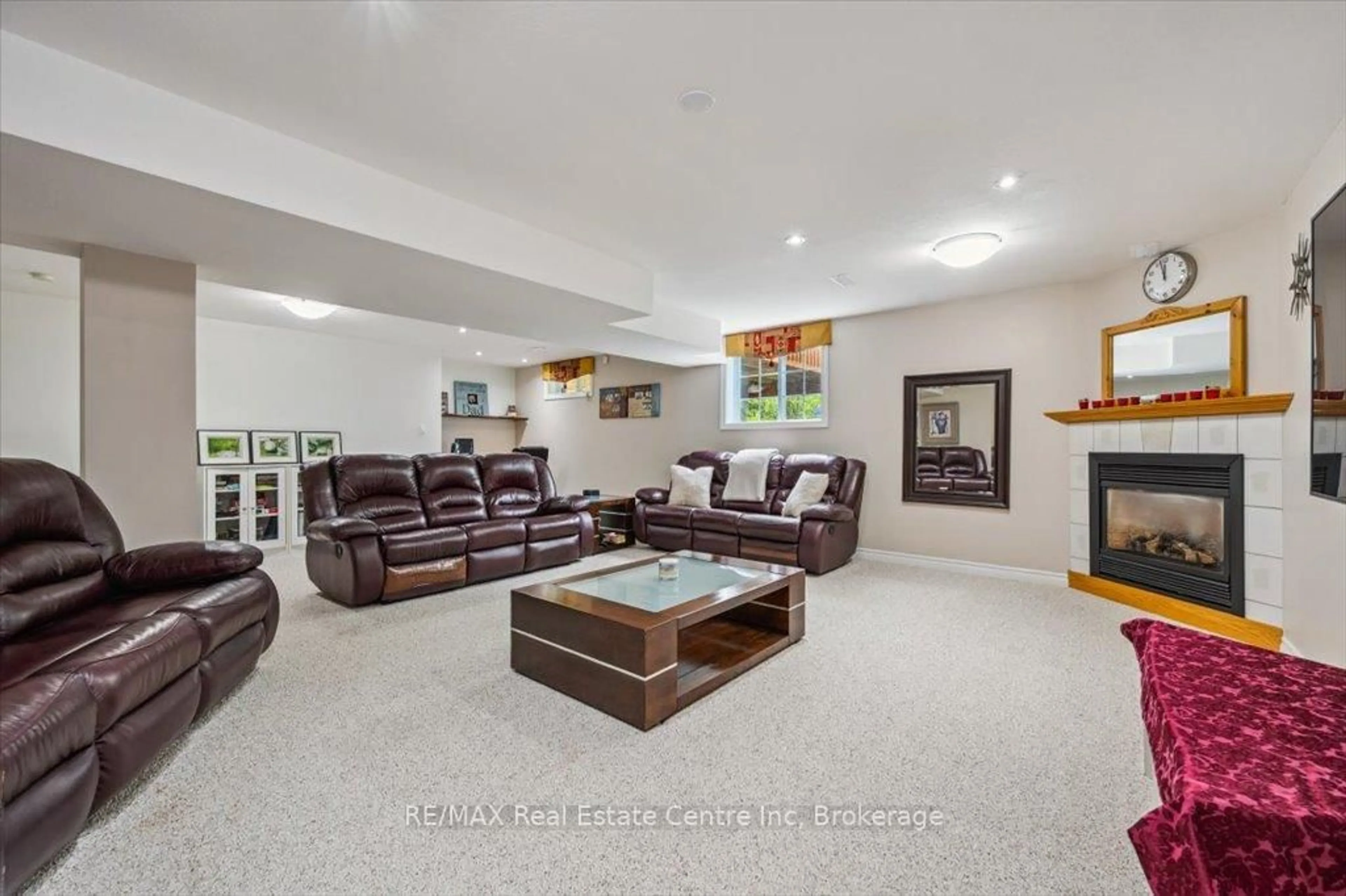 Living room with furniture, unknown for 758 Willow Rd, Guelph Ontario N1K 1Z2