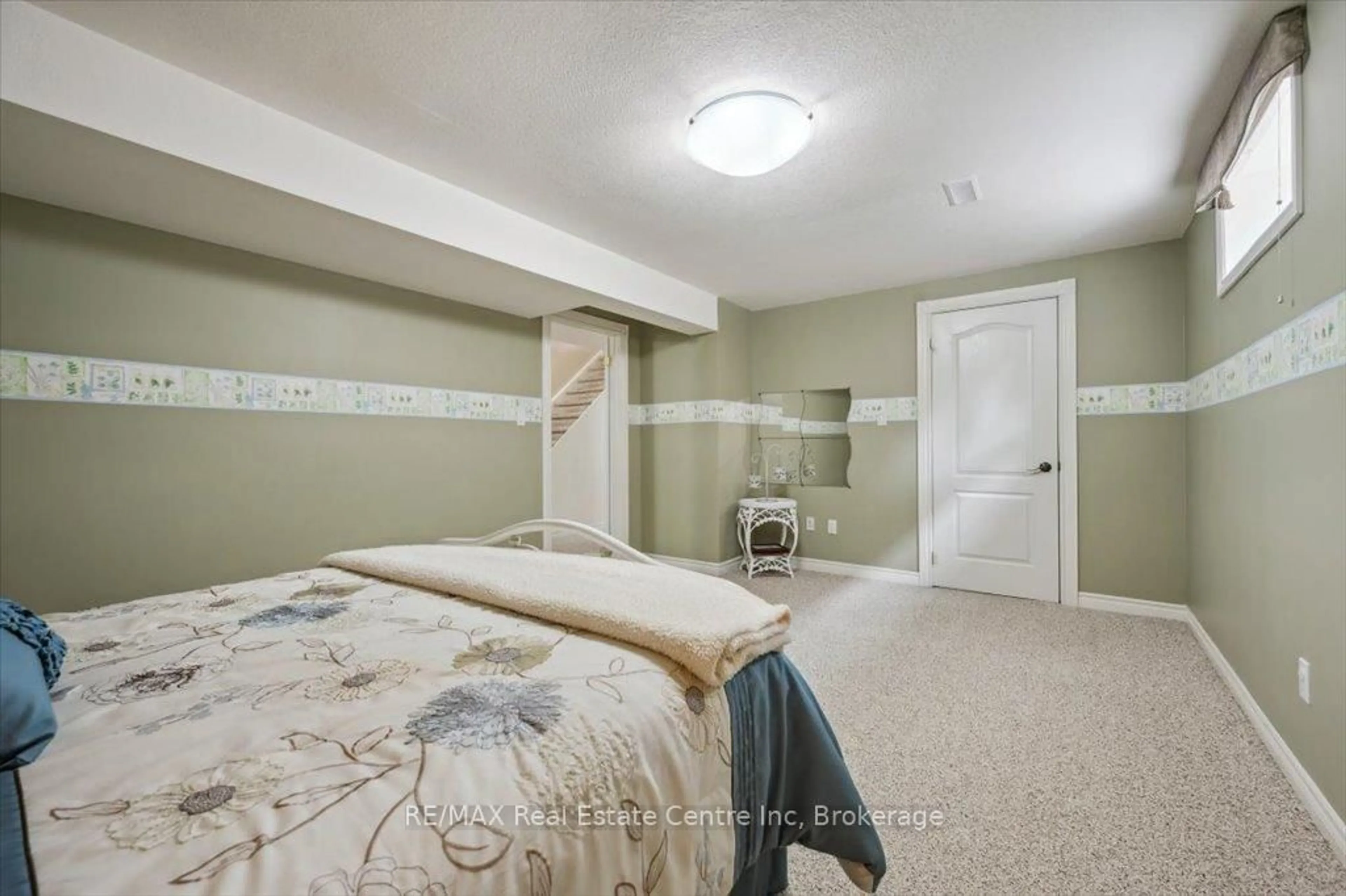 A pic of a room for 758 Willow Rd, Guelph Ontario N1K 1Z2