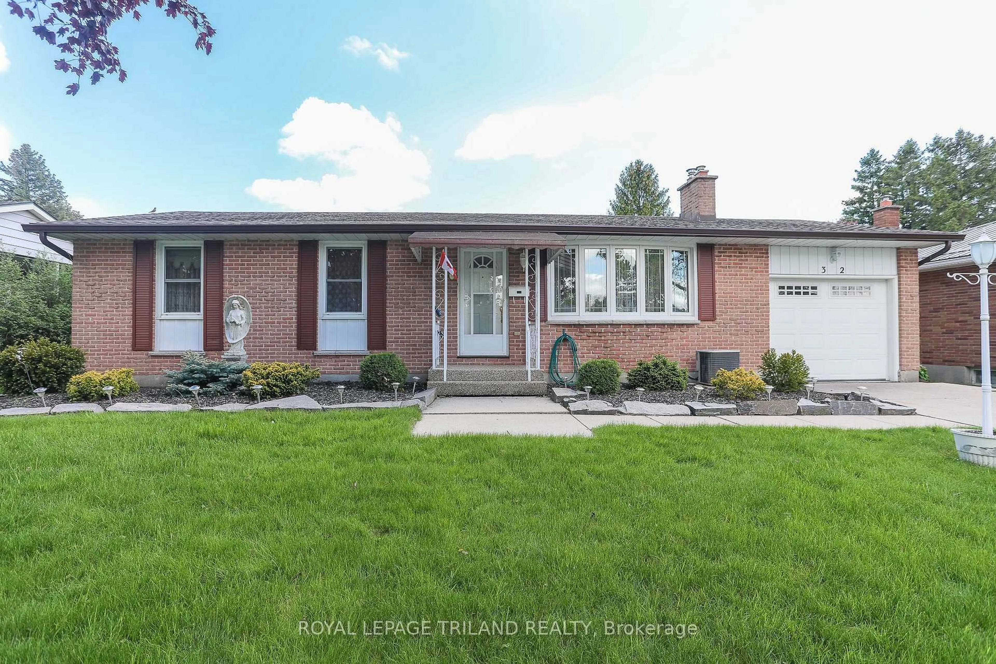 Home with brick exterior material, street for 32 Applewood Cres, St. Thomas Ontario N5R 1H2