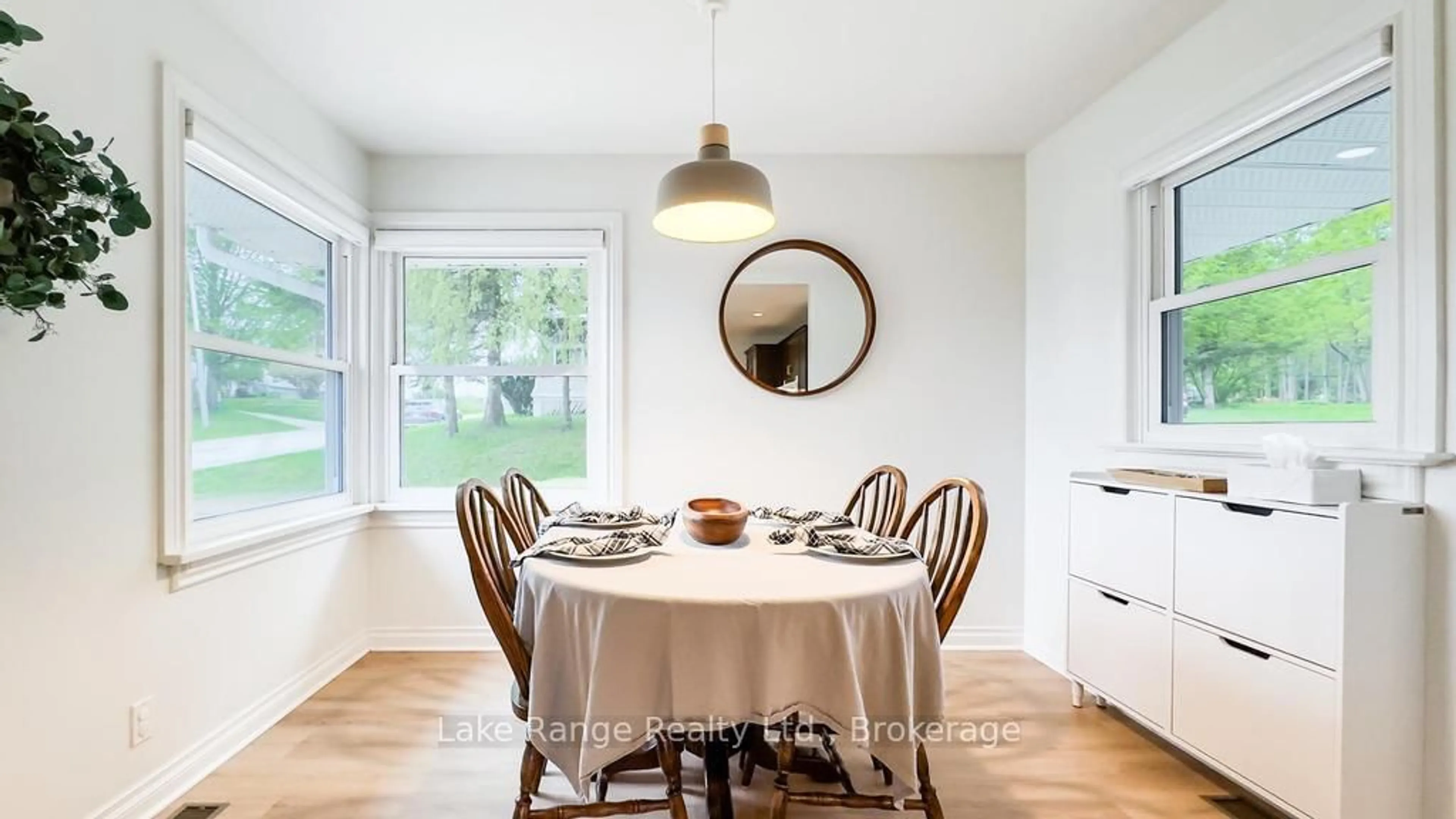 Dining room, unknown for 749 North Delhi St, Huron-Kinloss Ontario N0G 2H0